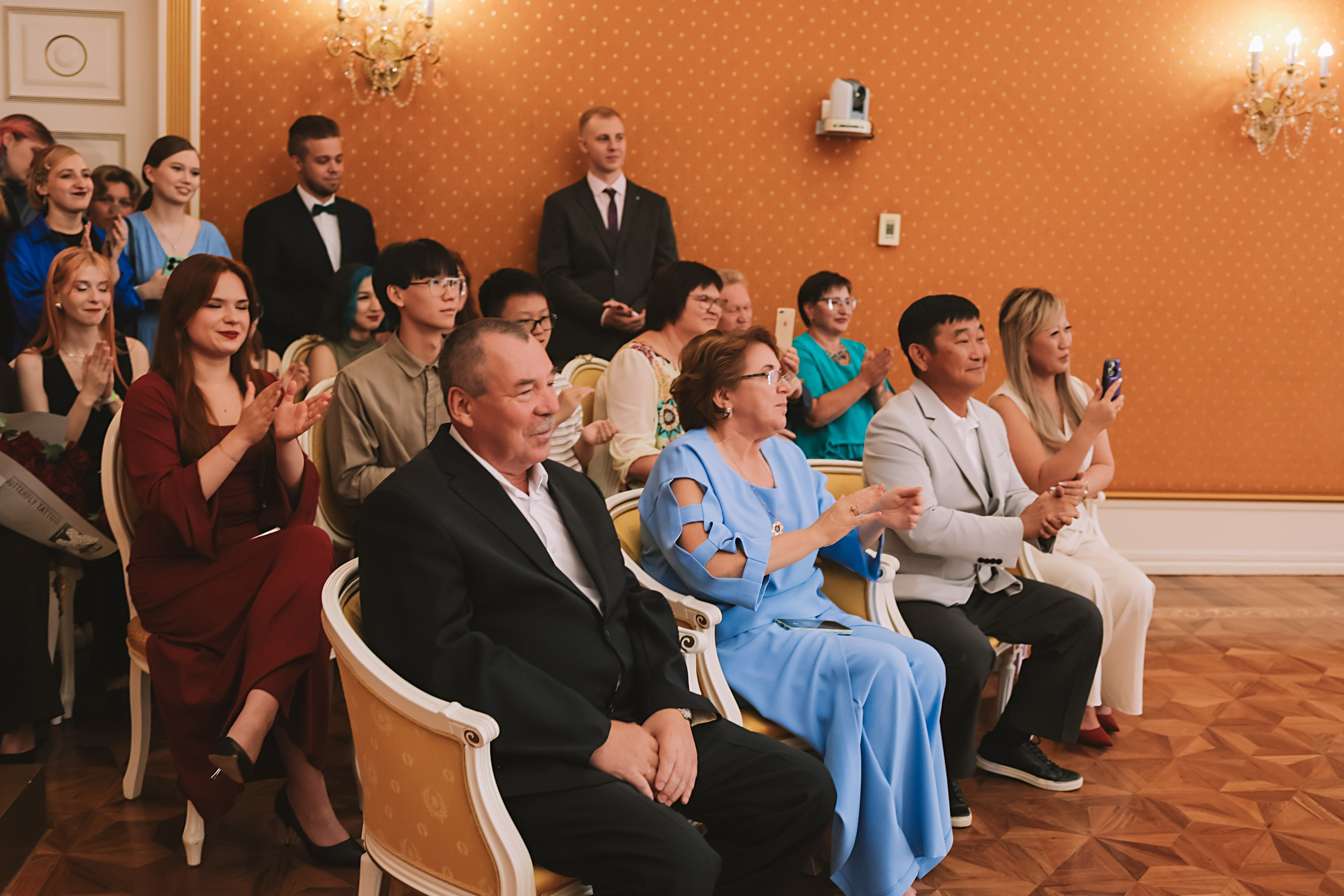 Айвазовский и парк дружбы народов. Семейный фотограф Тюмень, фотограф на роды Салмина Мария