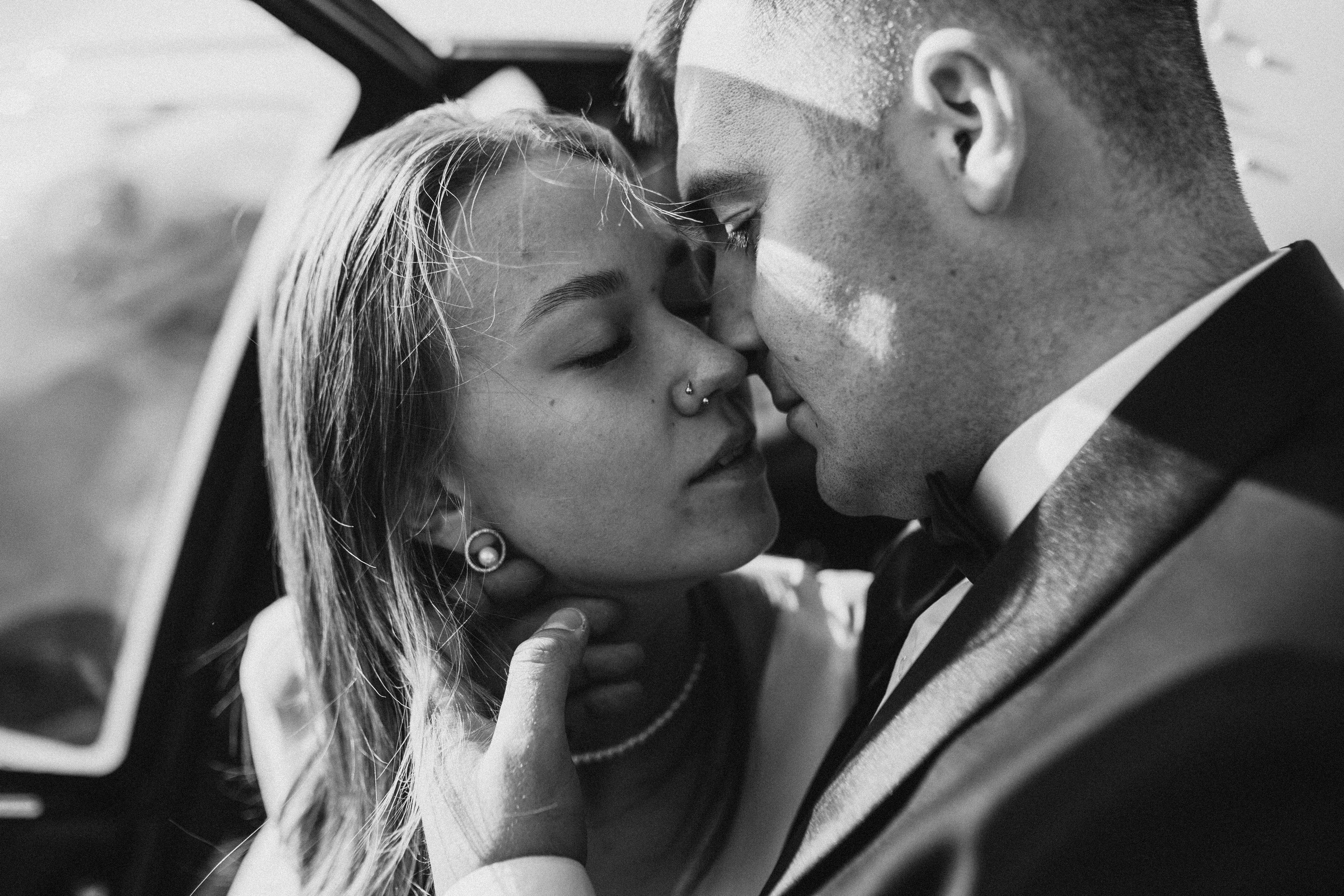 Вертолетный полет Бухта Жировая. Свадебное фото и видео на Камчатке. Туристические маршруты