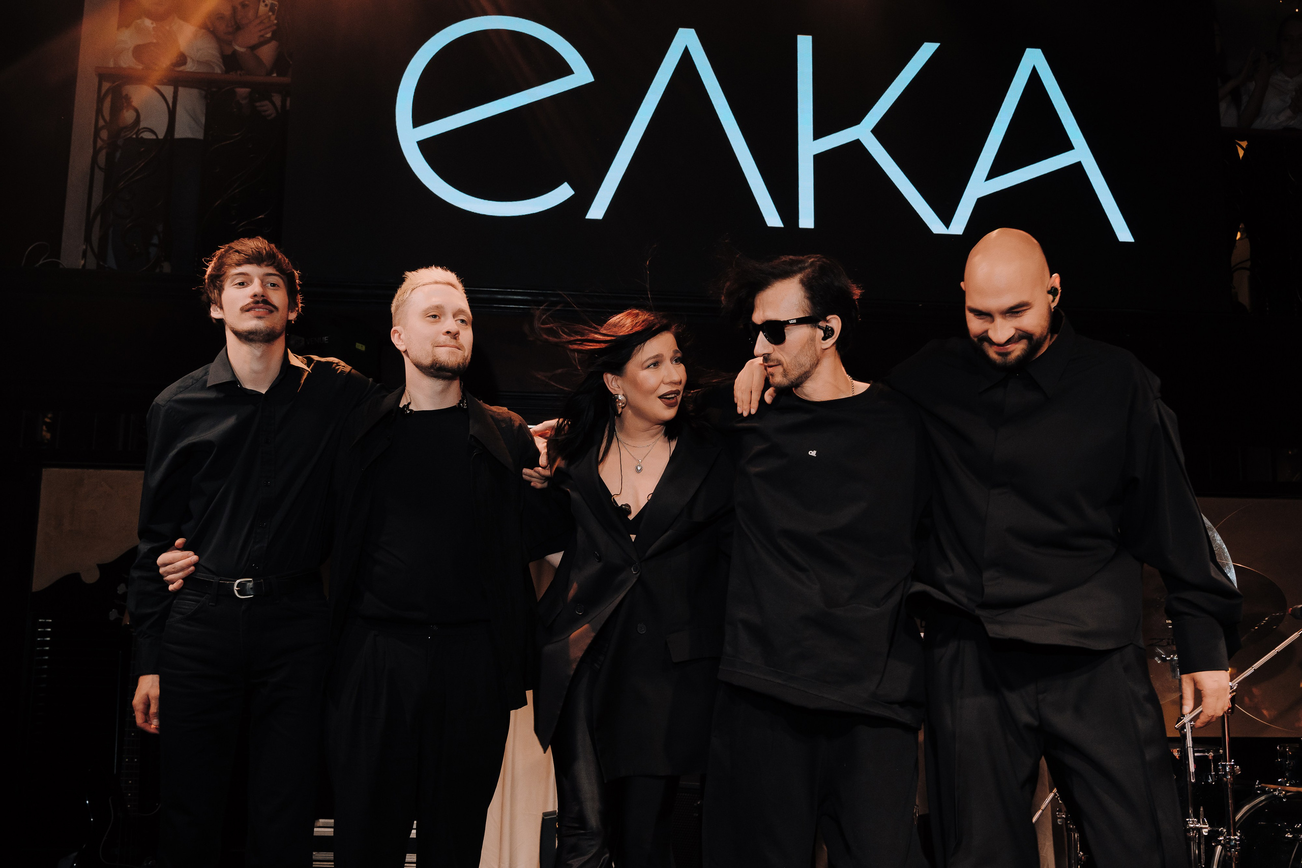 20 ЛЕТ МЕГАПОЛИС ЧЕЛЯБИНСК ХЕДЛАЙНЕР ЕЛКА. Репортажный фотограф Зуев Роман г. Челябинск