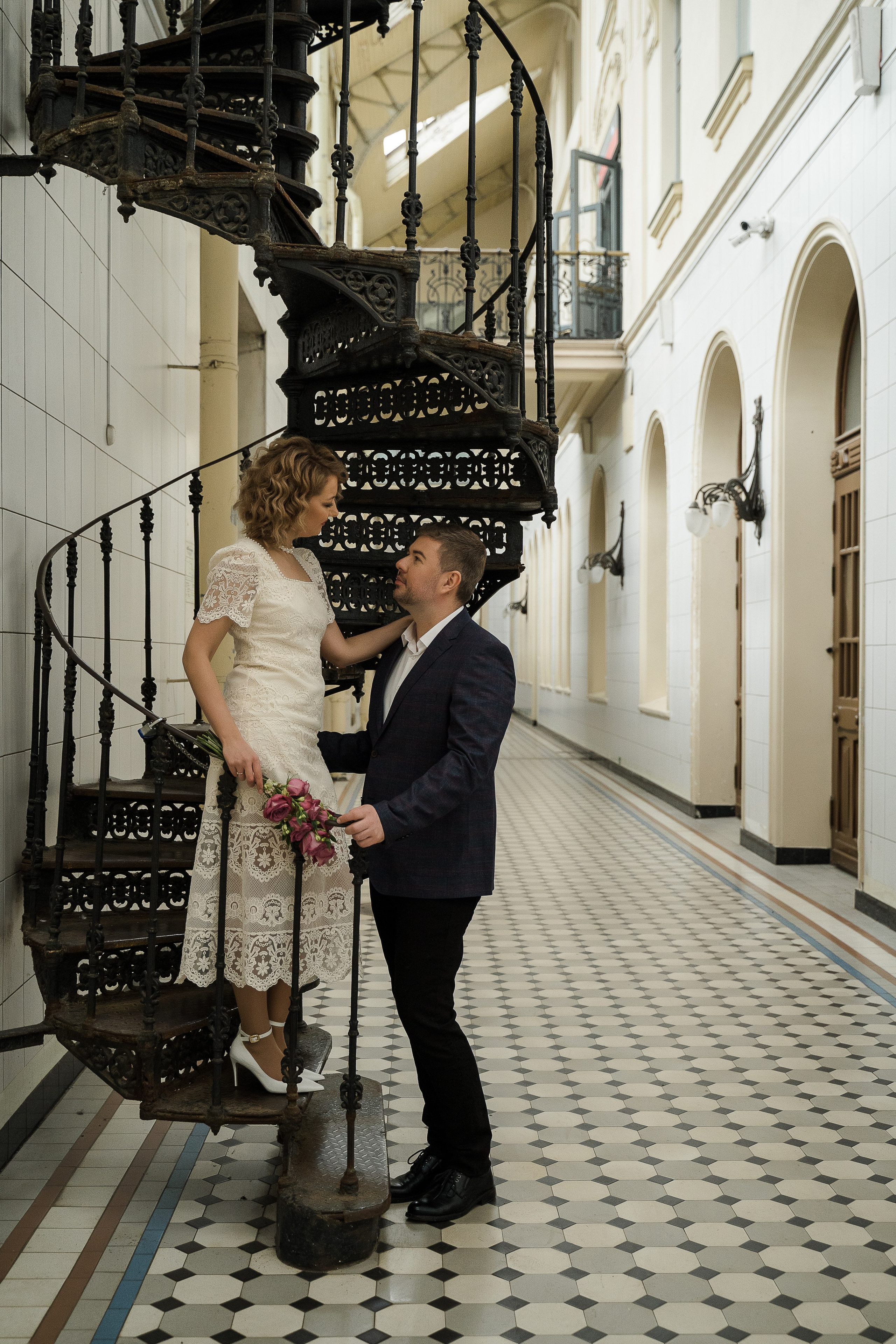 Свадебная фотосессия на Витебском вокзале. Свадебный и семейный фотограф в Пушкине и Санкт-Петербурге Мария Филиппова