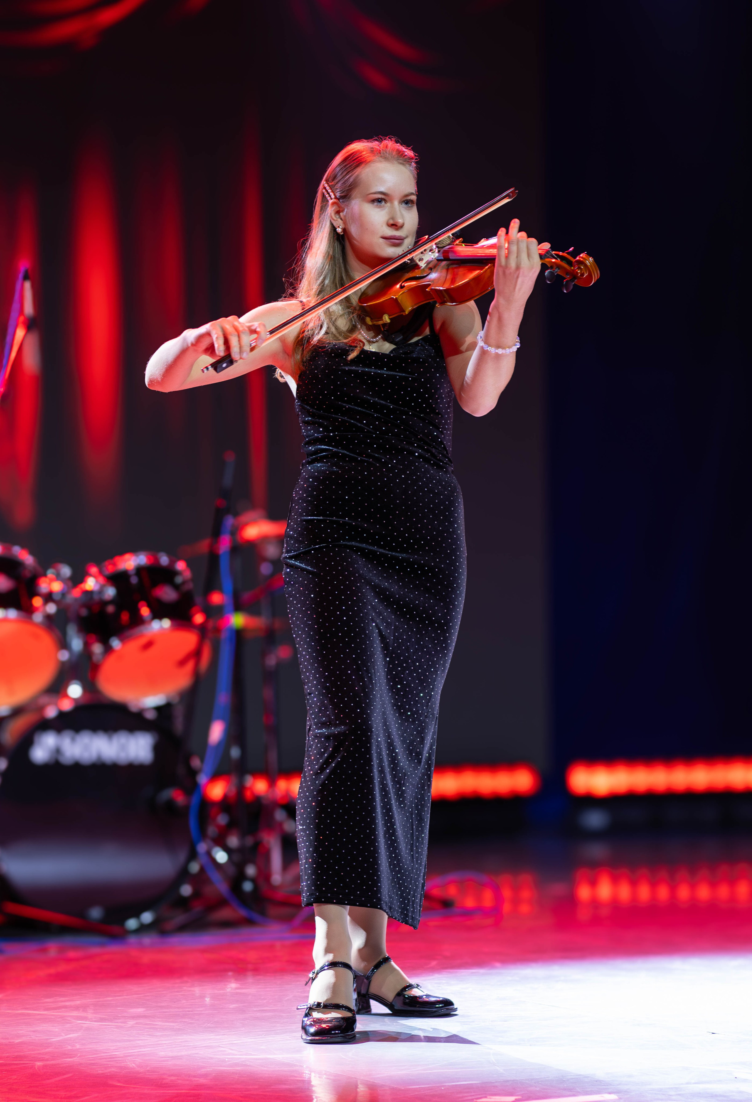 «СВОЯ ВОЛНА» ДВФУ 2025. Репортажный фотограф во Владивостоке Анастасия Кострова