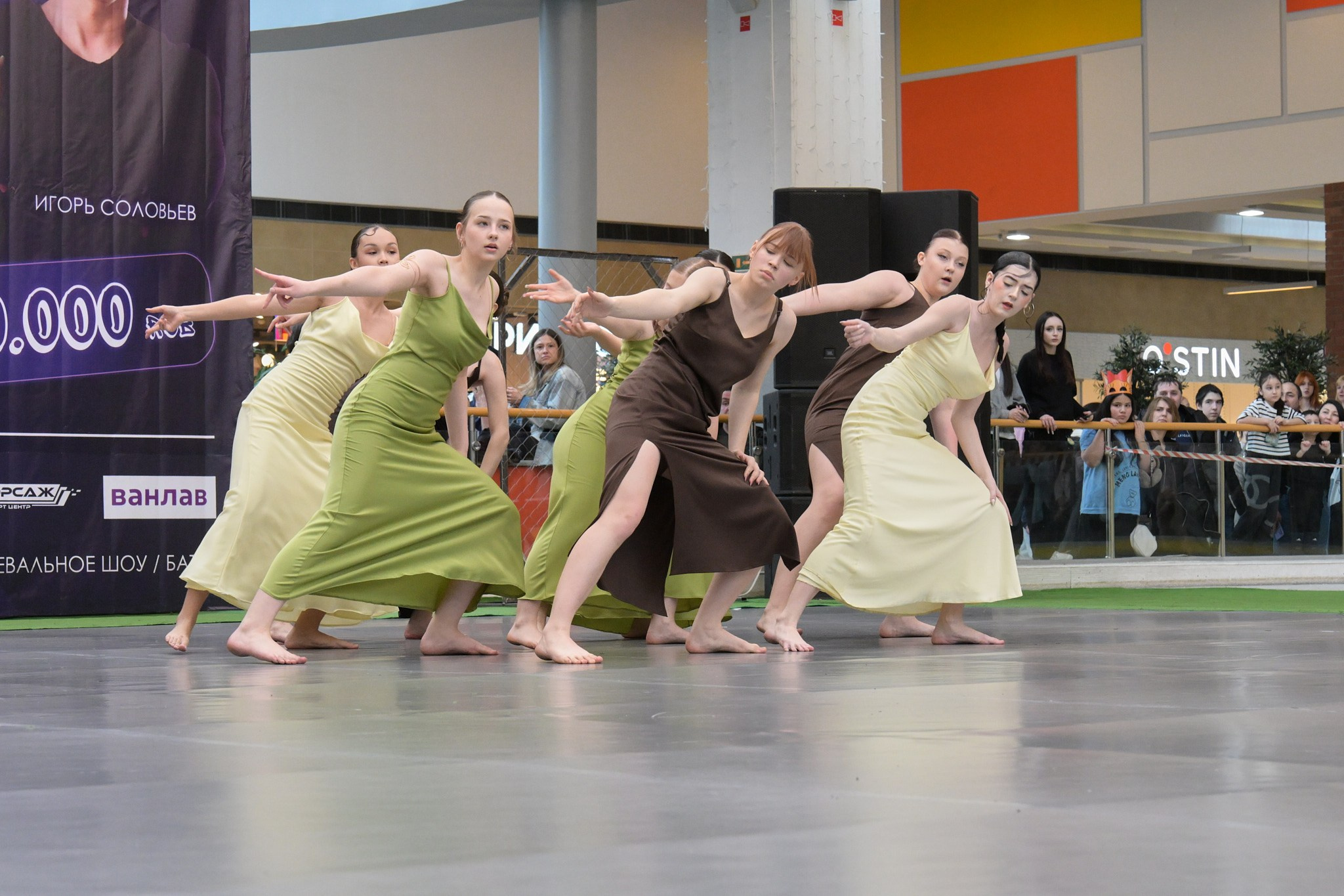 IX Хитовые танцы в ТРЦ «Сургут Сити Молл». Студия по производству фото и видеоконтента «АППЕРТУРА»