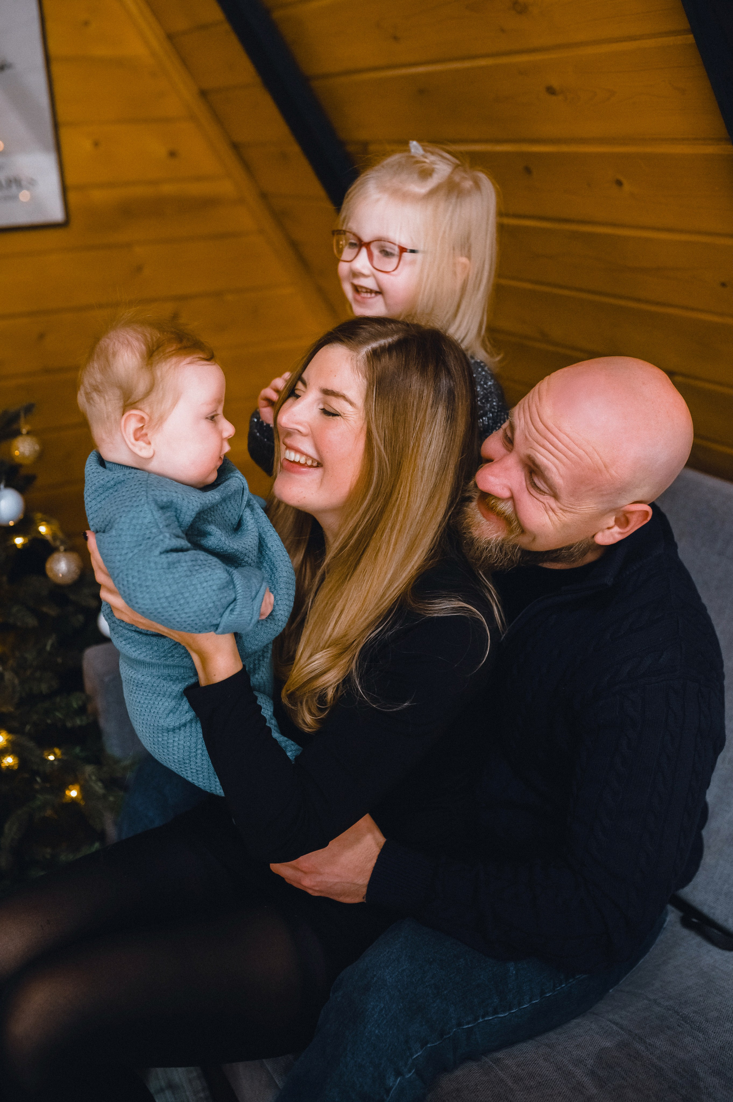 Семейная новогодняя фотосессия за городом. Фотограф Юлия Кондратьева