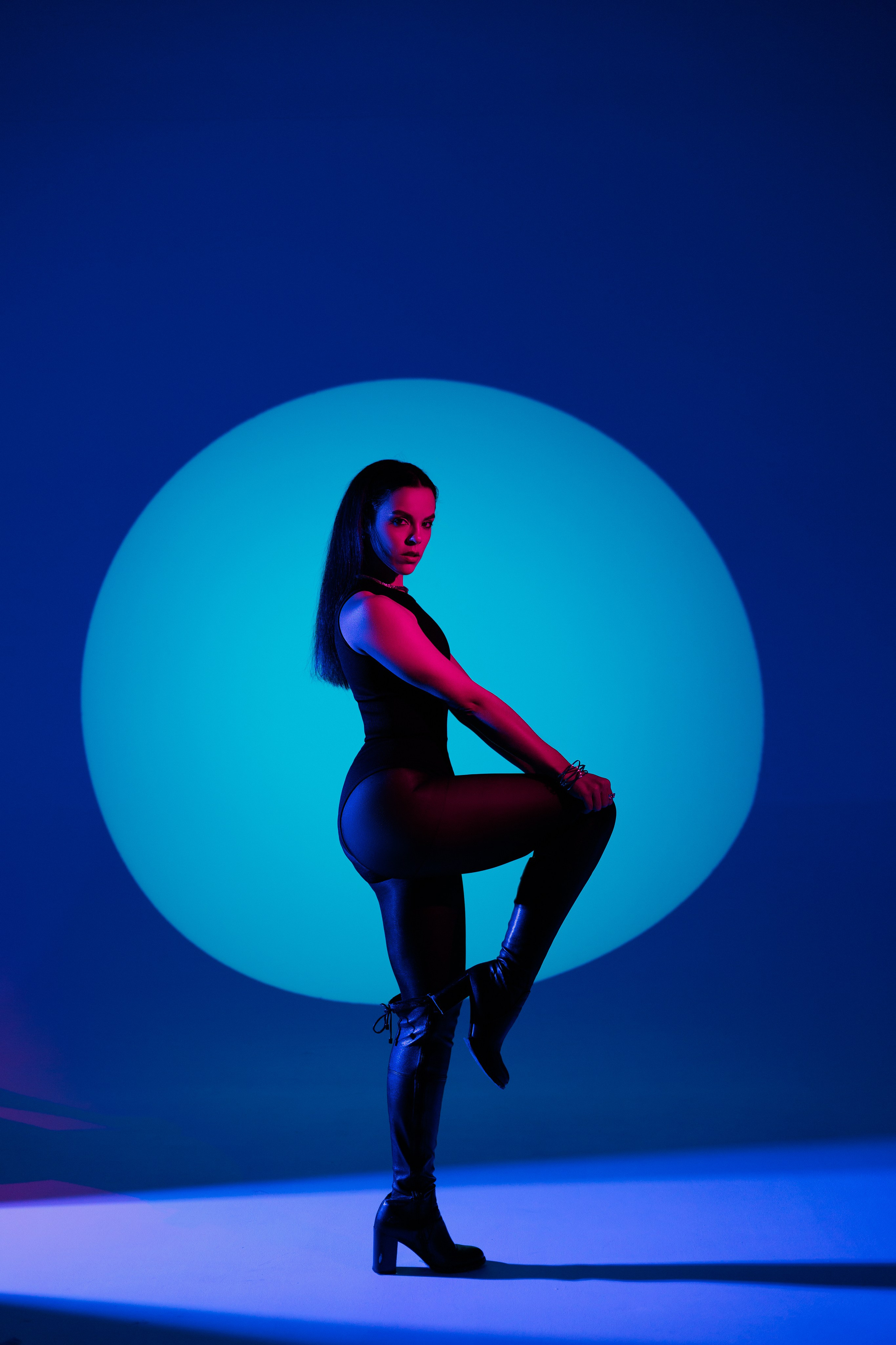 Цветной свет и фигуры. Фотограф Минск