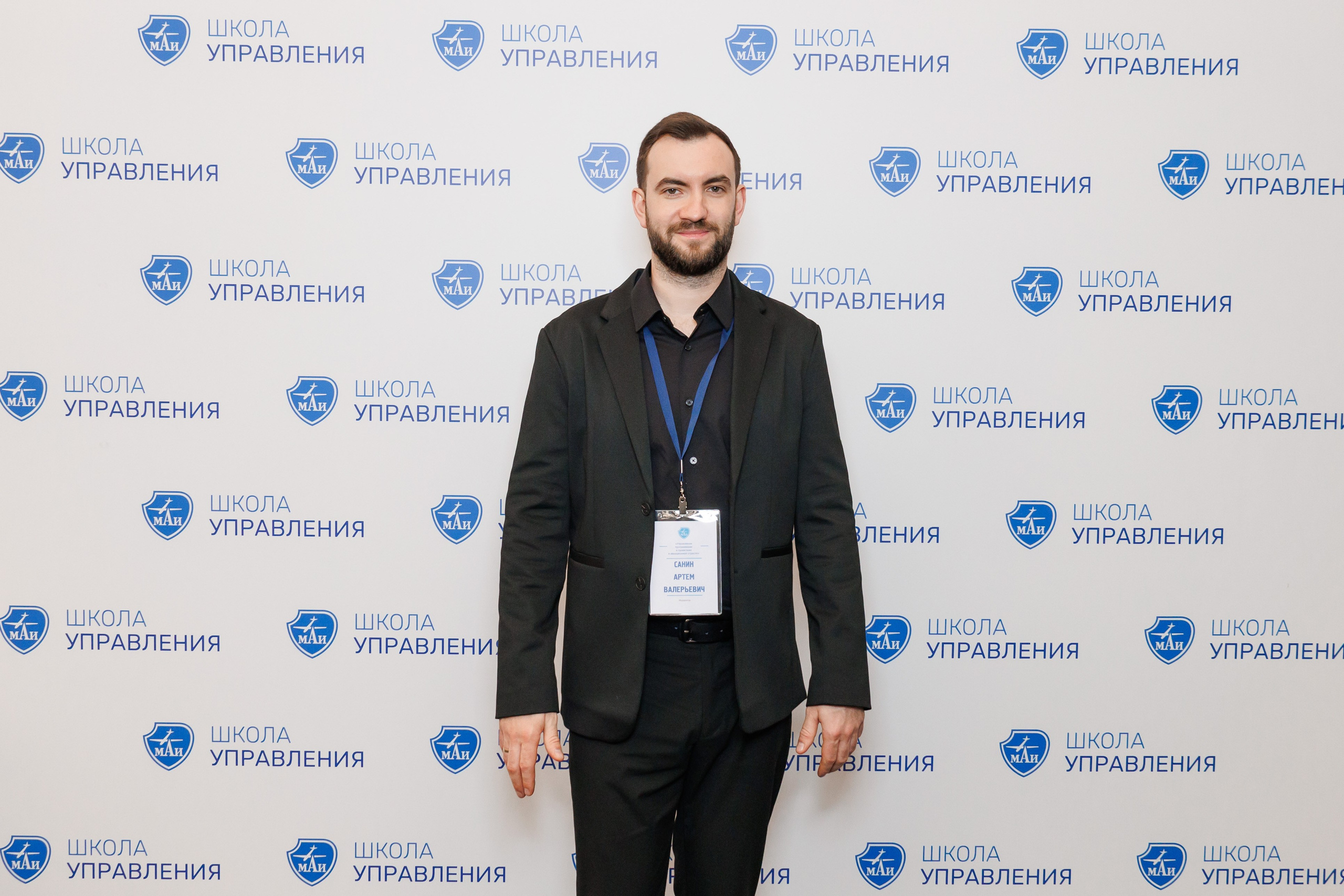 Пресс-волл «Школа управления МАИ». Фотограф в Москве Дмитрий Емельянов