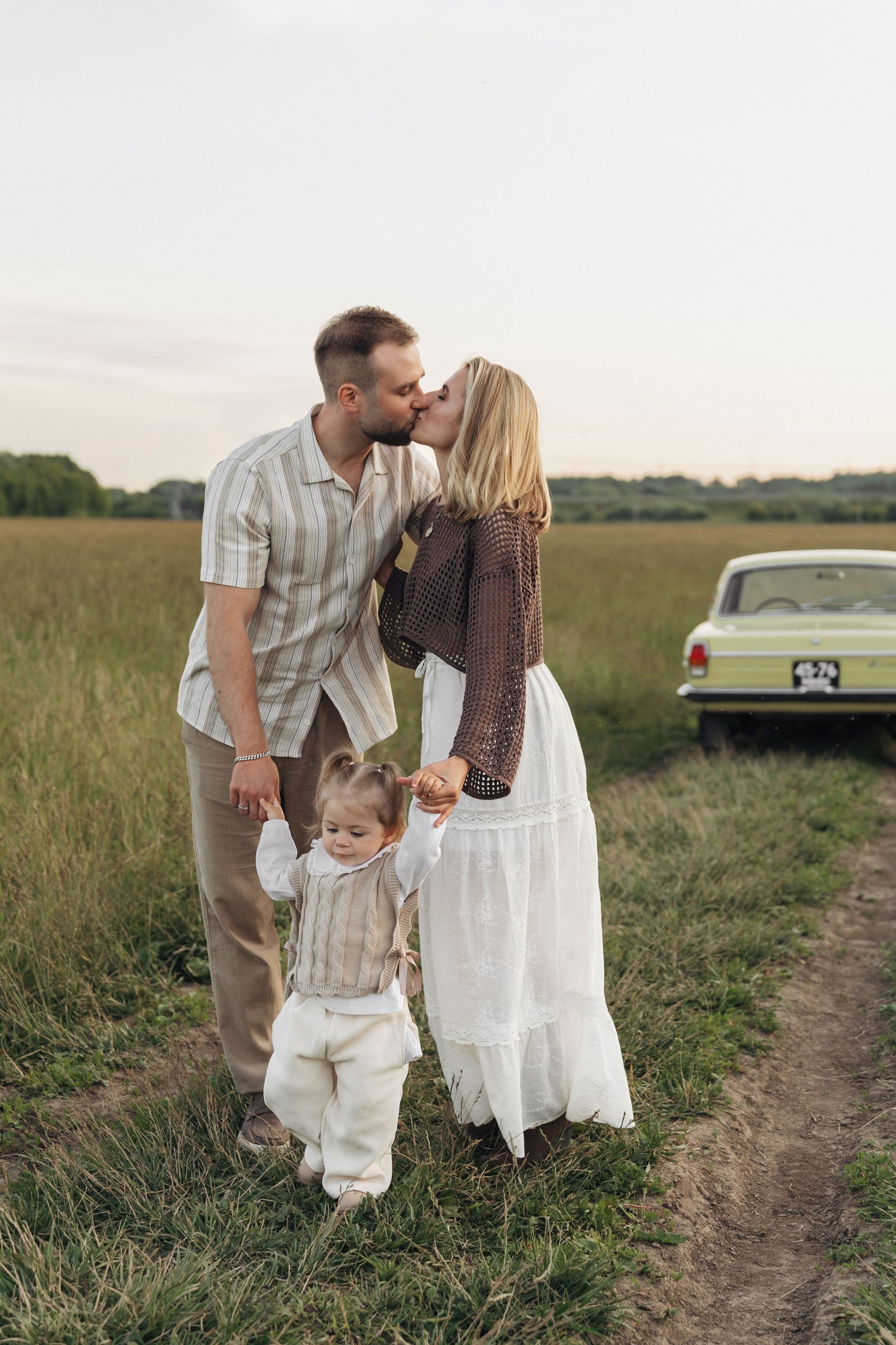 На машине загород. Ваш фотограф Вика Артемова