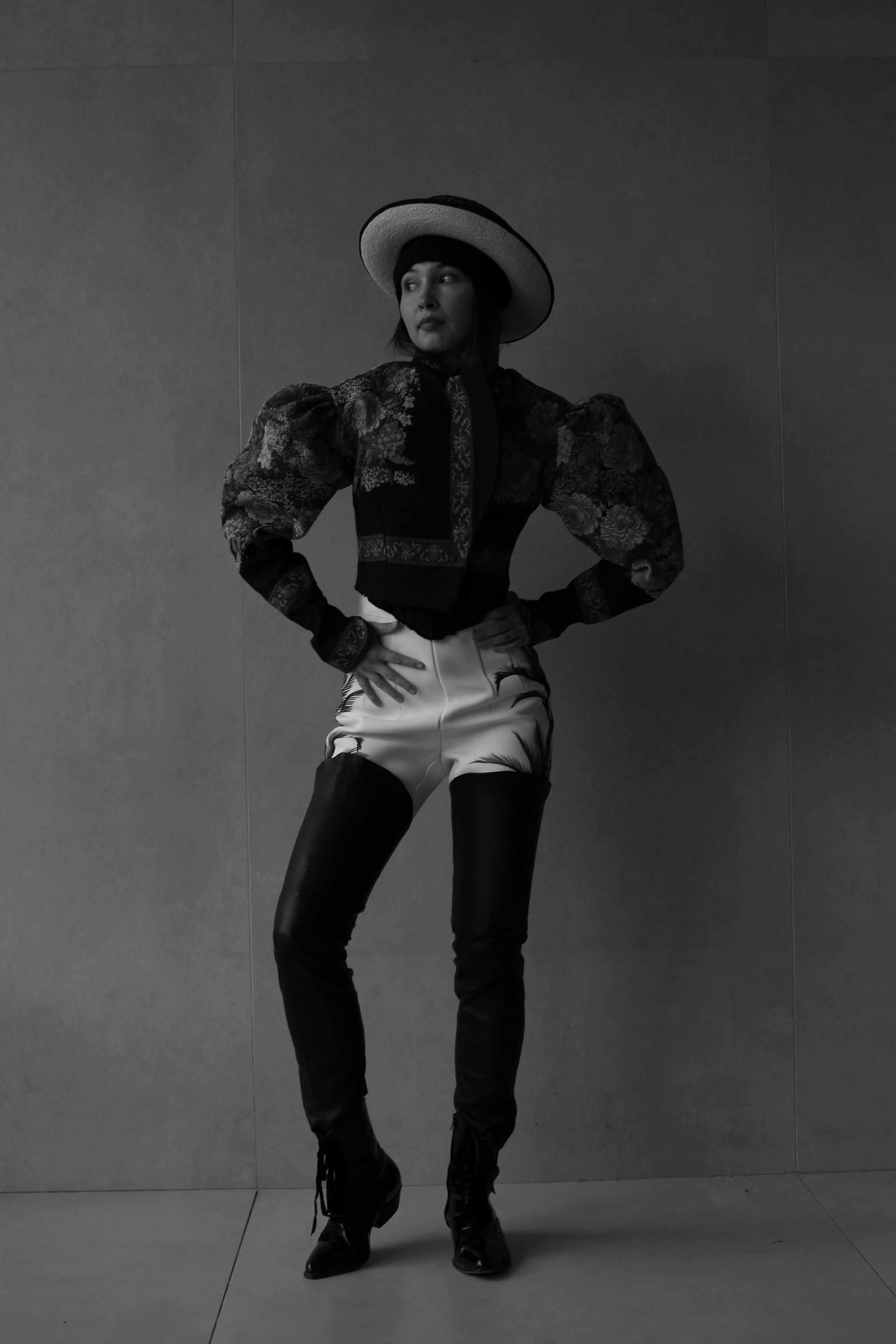 LOOKBOOK. Фешн дизайнер, фотограф, художник Яна Лазарева в Москве