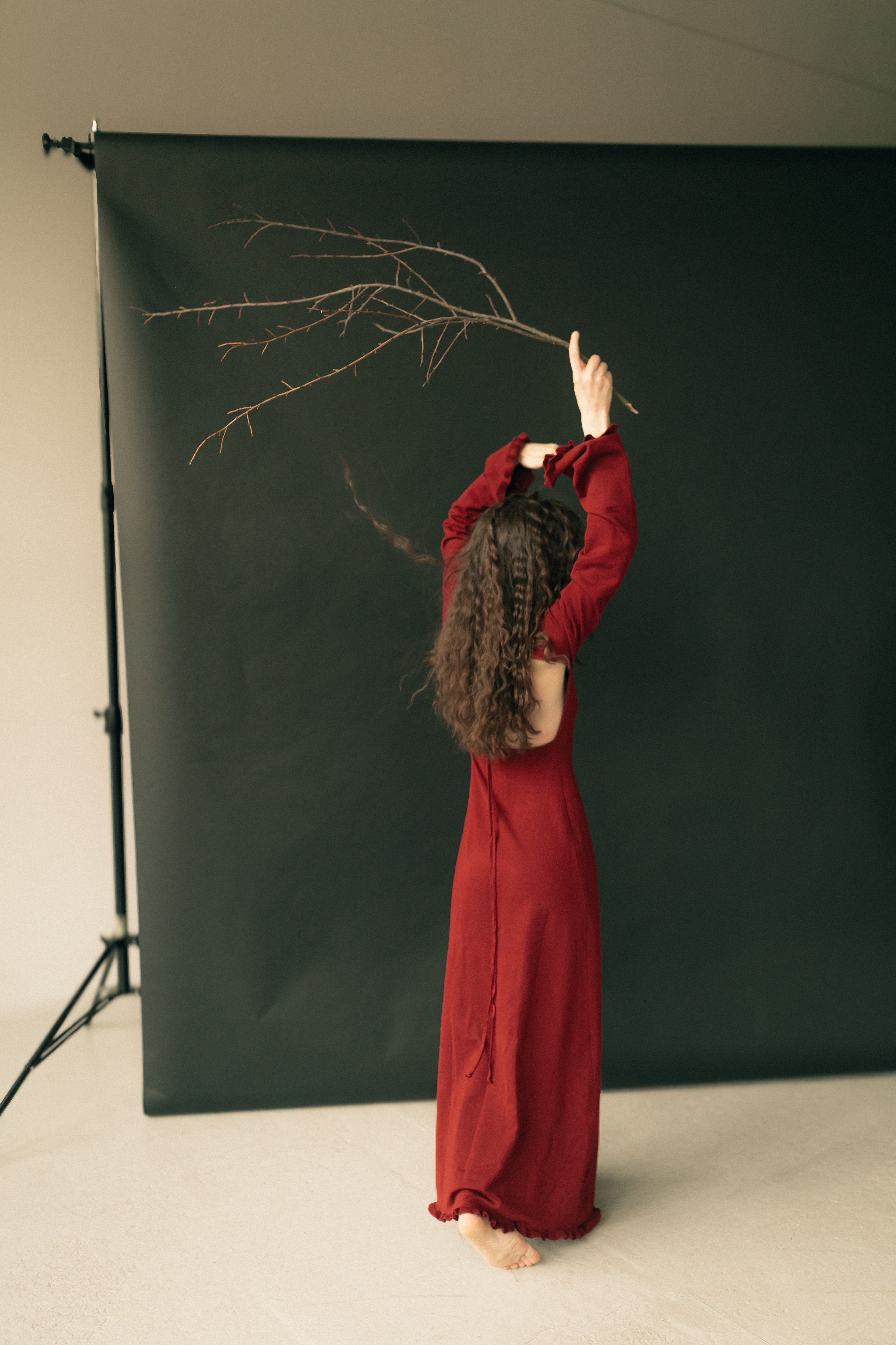 Женский портрет в движении — легкость и свет 