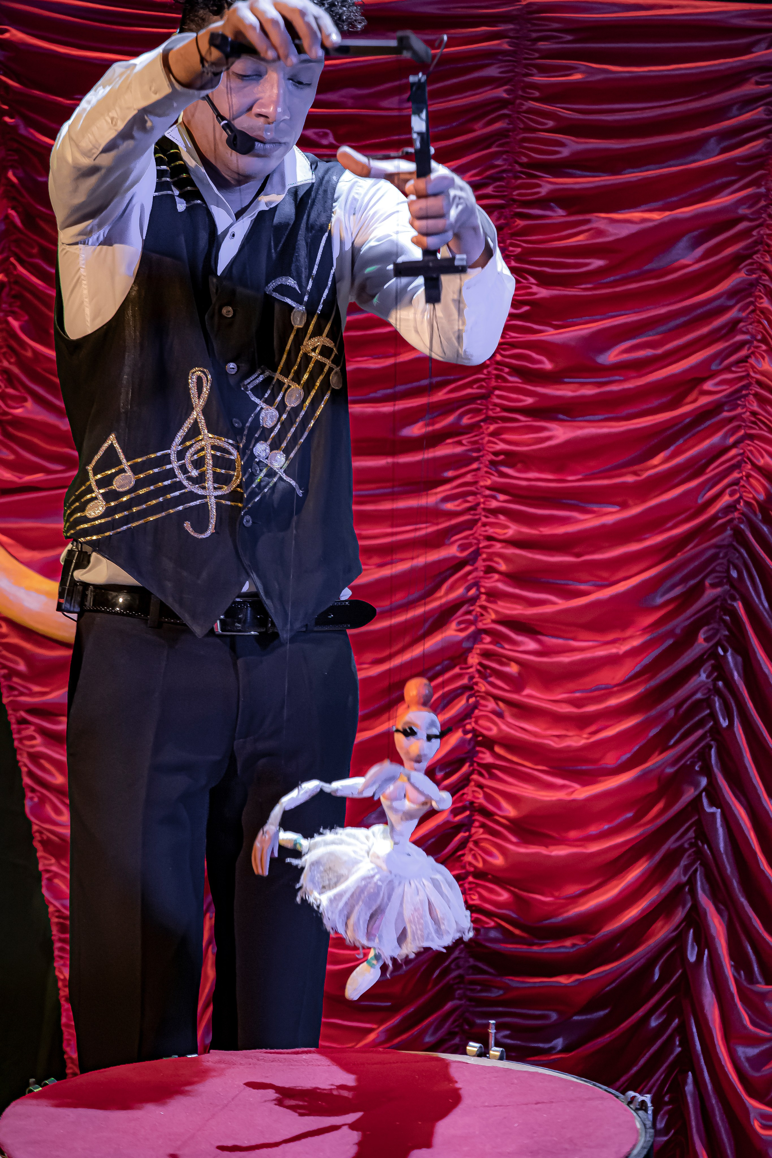 Цирк из Саквояжа спектакль театра САКВОЯЖ. Фотограф в Сочи Юрий Шептаев