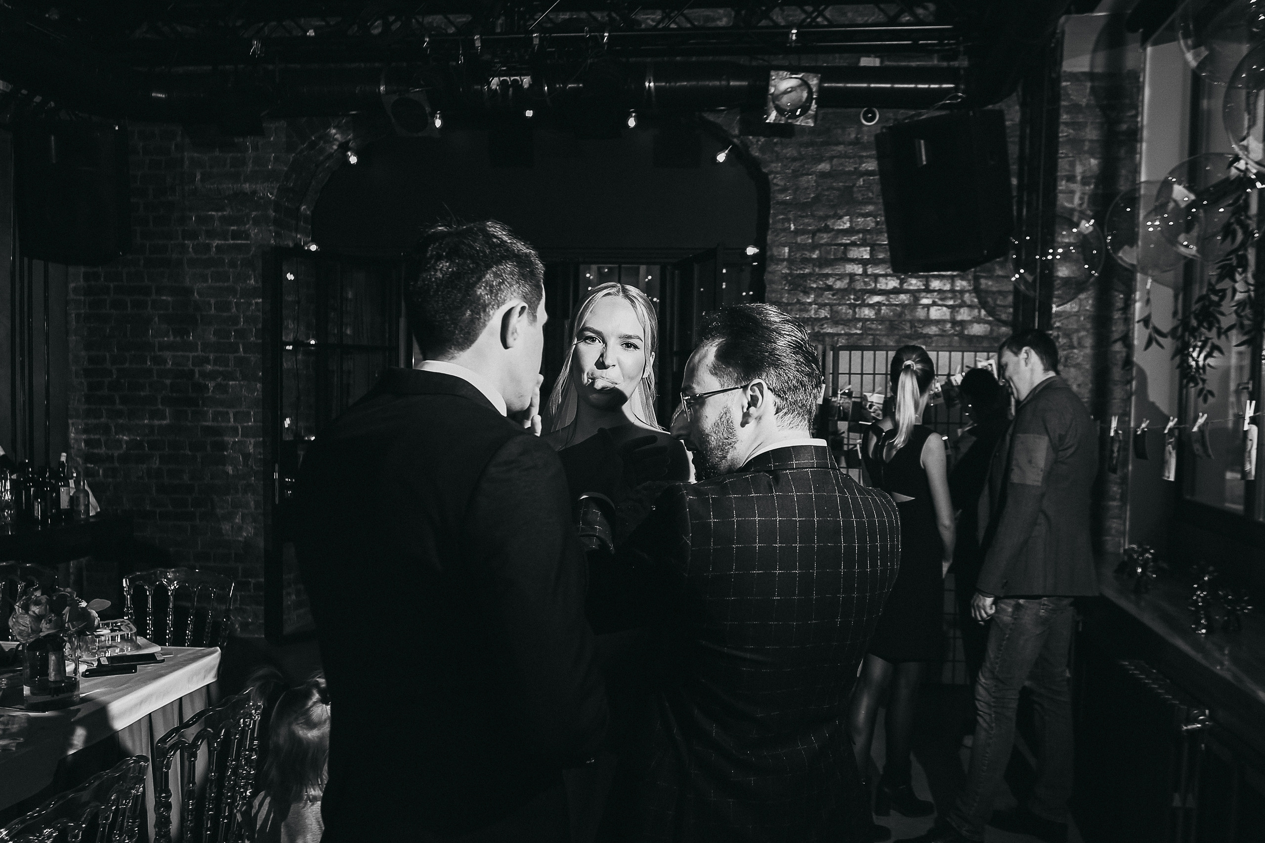 Видели ночь, гуляли всю ночь до утра!. Свадебный фотограф в Санкт-Петербурге