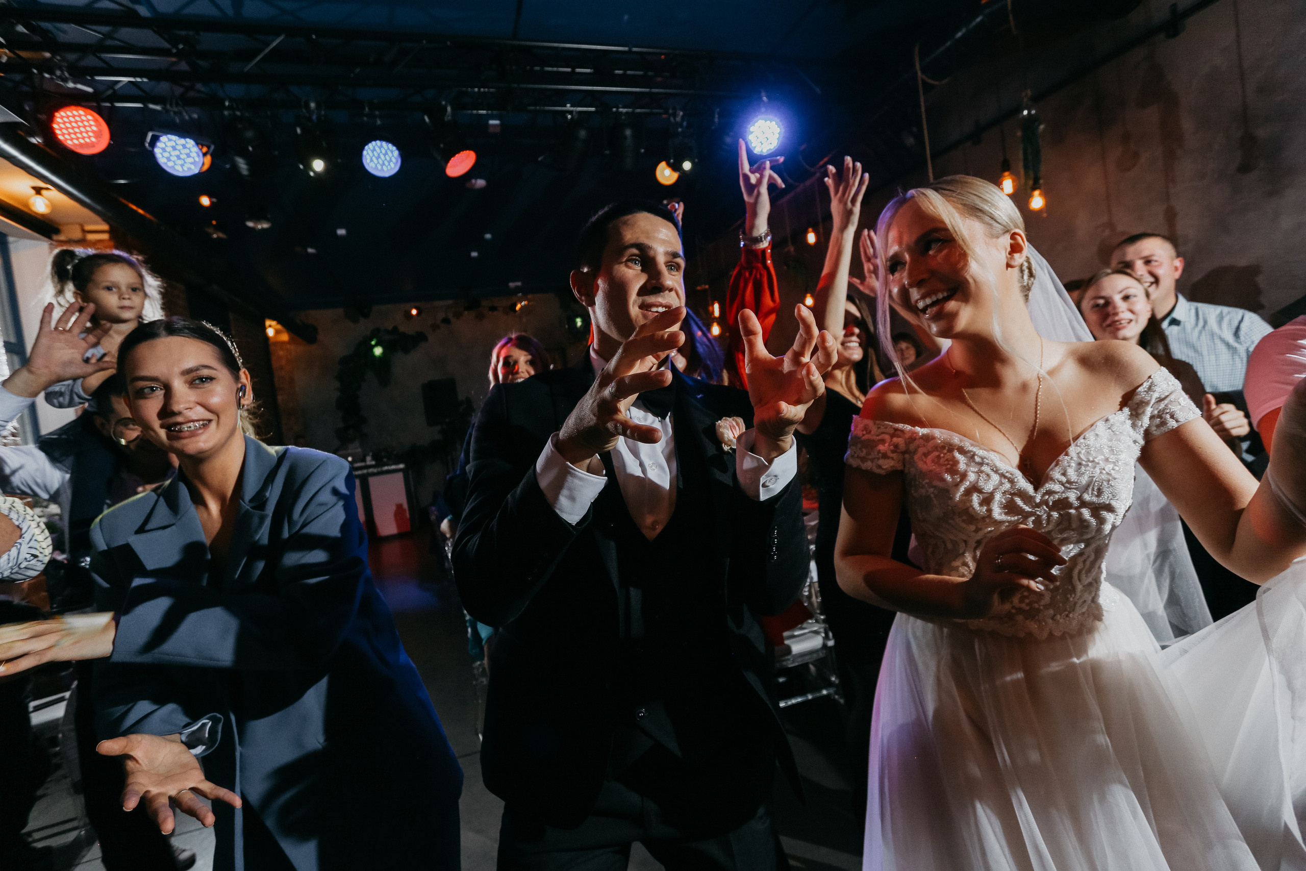 Видели ночь, гуляли всю ночь до утра!. Свадебный фотограф в Санкт-Петербурге