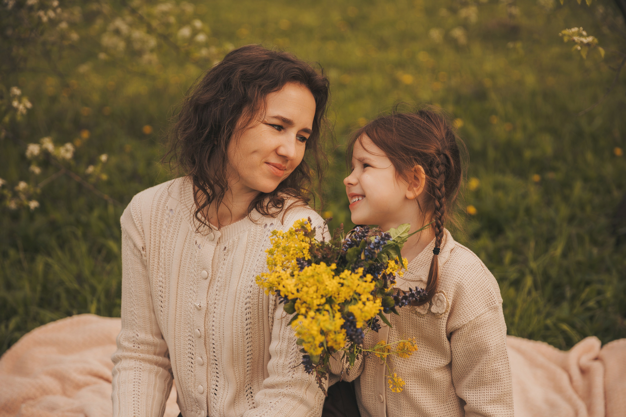 Фотосессия мамы с детьми в парке. Семейный и женский фотограф в Москве Надежда Воробьева