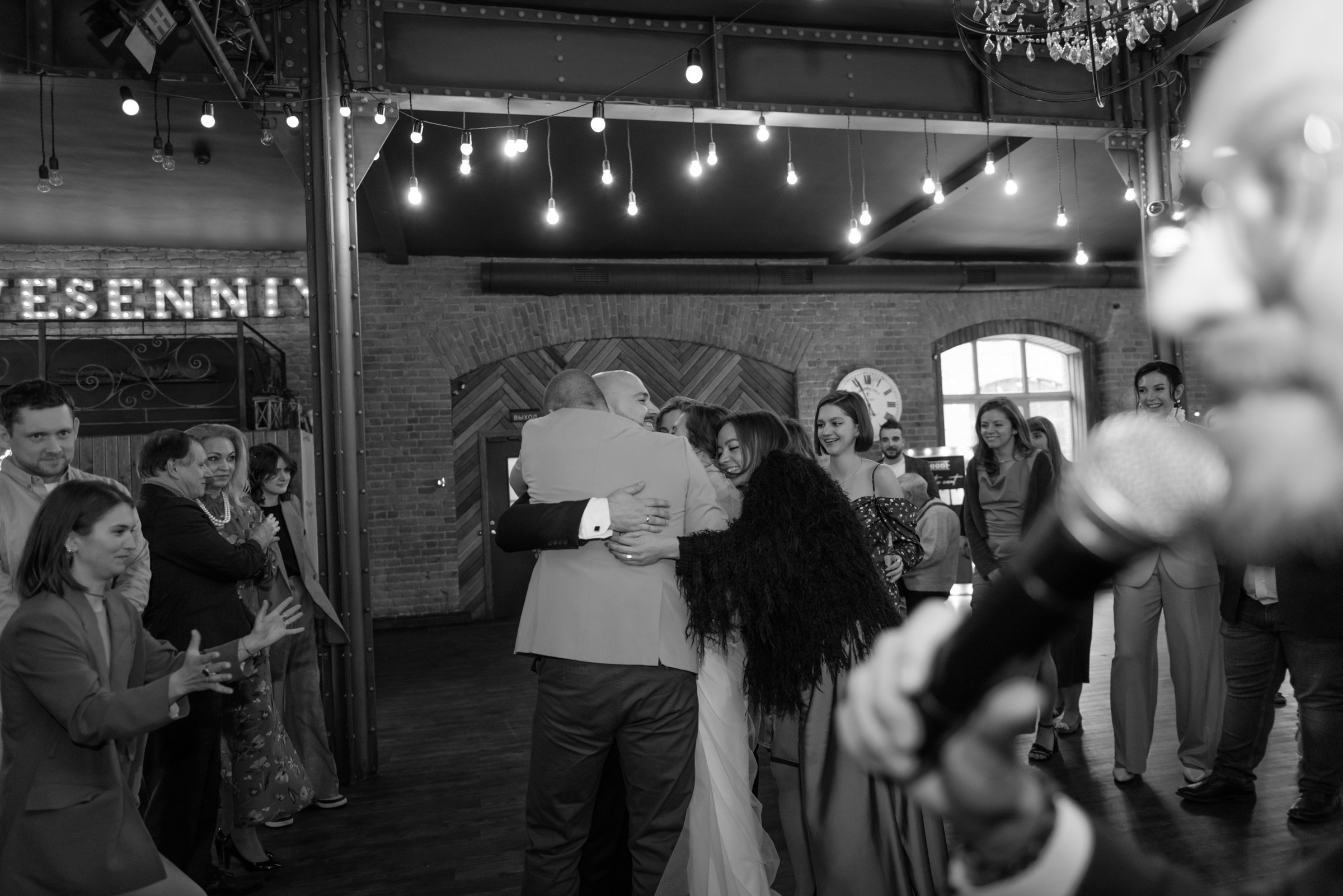 свадебный банкет в весеннем лофте