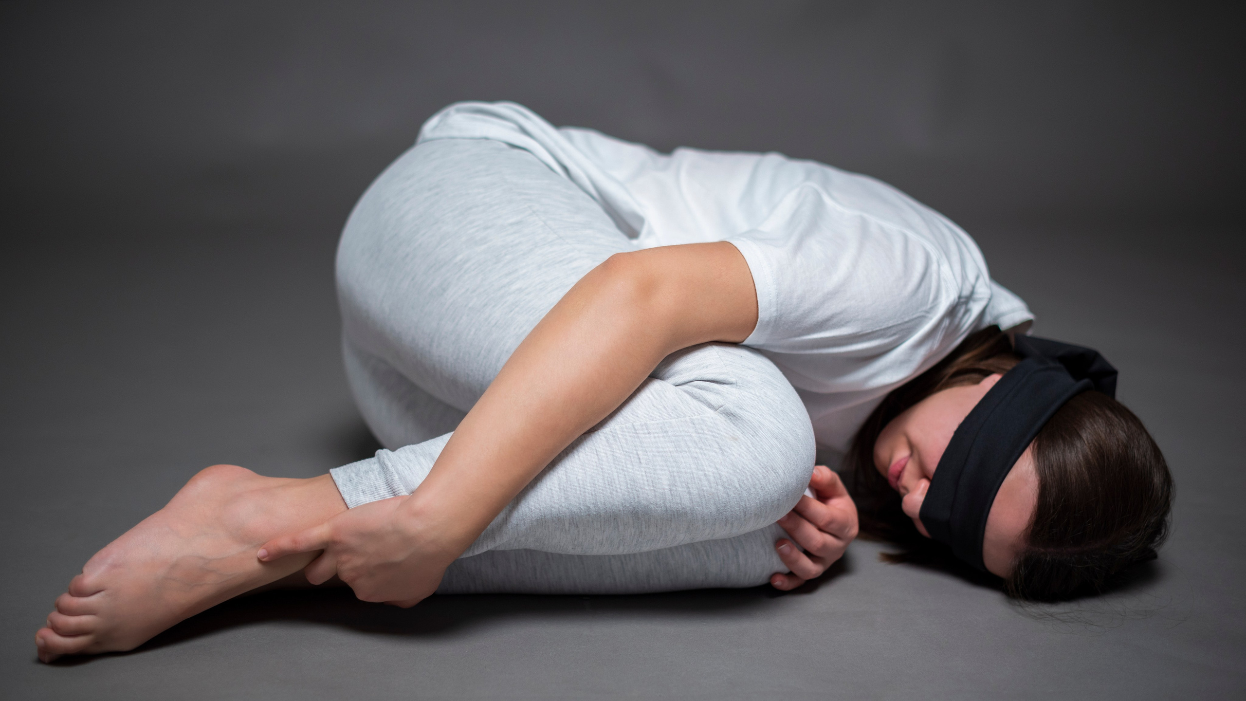 Фотопроект самоизоляция, сомнамбула, сновидческие видения, философия, одиночество, арт-фотография. девушка в повязке на глаза