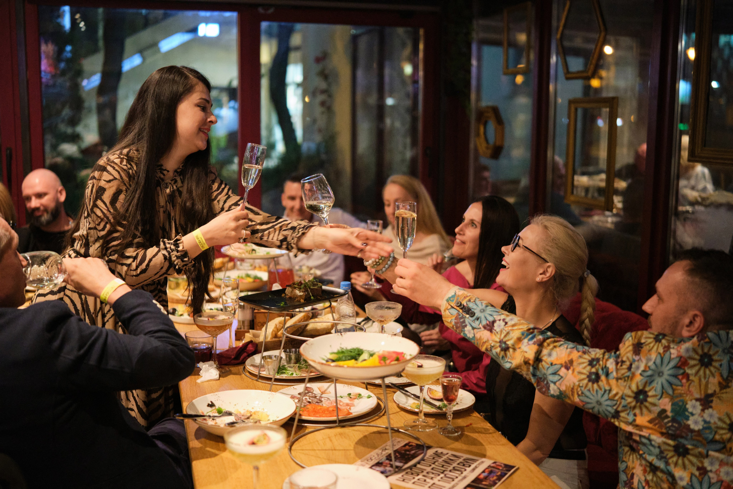 День рождения Наталии в гастропабе Особняк. Репортажный фотограф Дмитрий Литвинский. Минск, Беларусь, мир