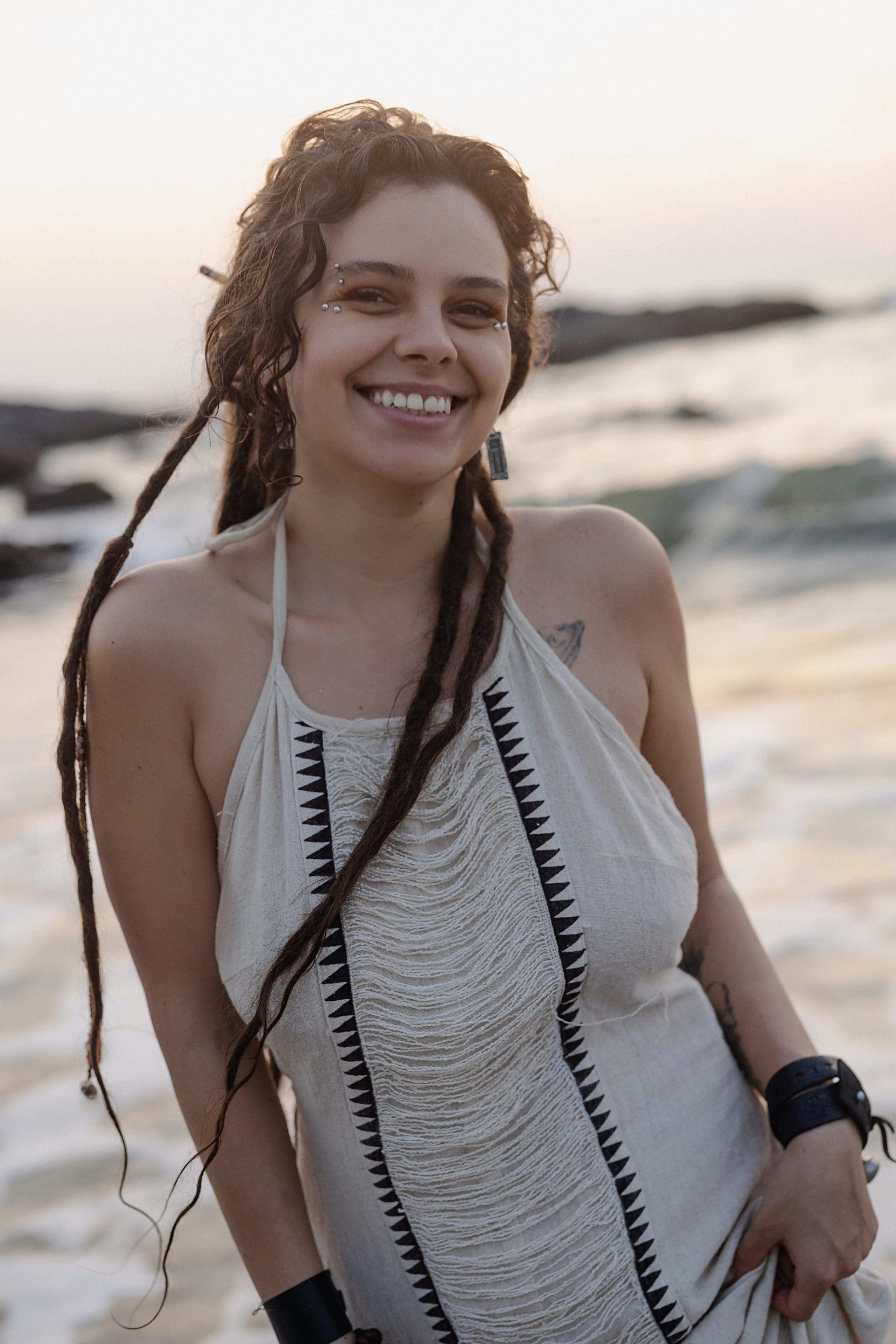 Ксения и море. Фотограф Аля Овчарова