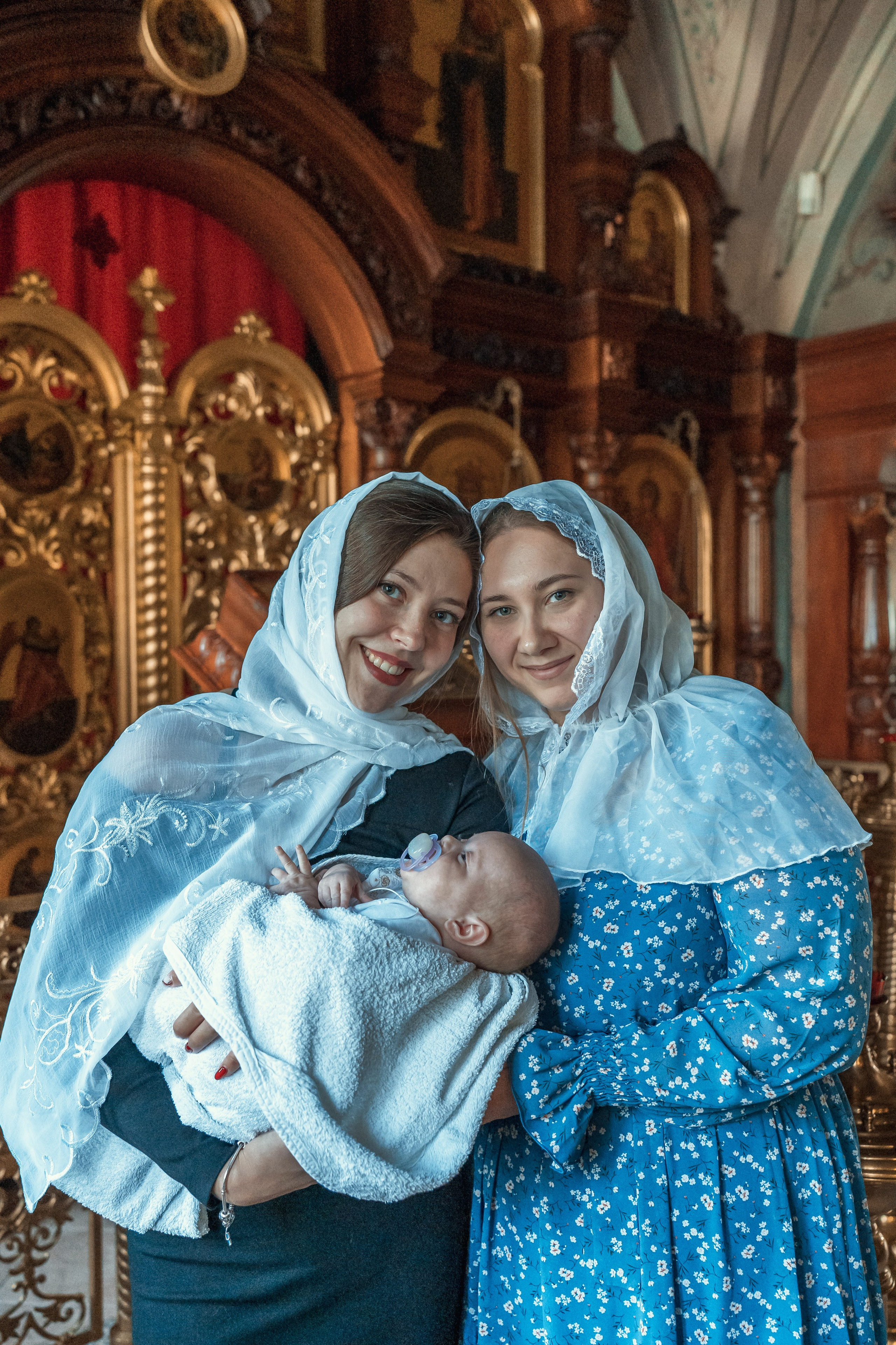 Никольский храм. Крещение Фаины. Семейный фотограф и фотограф на таинства в Москве Юлия Калайджян