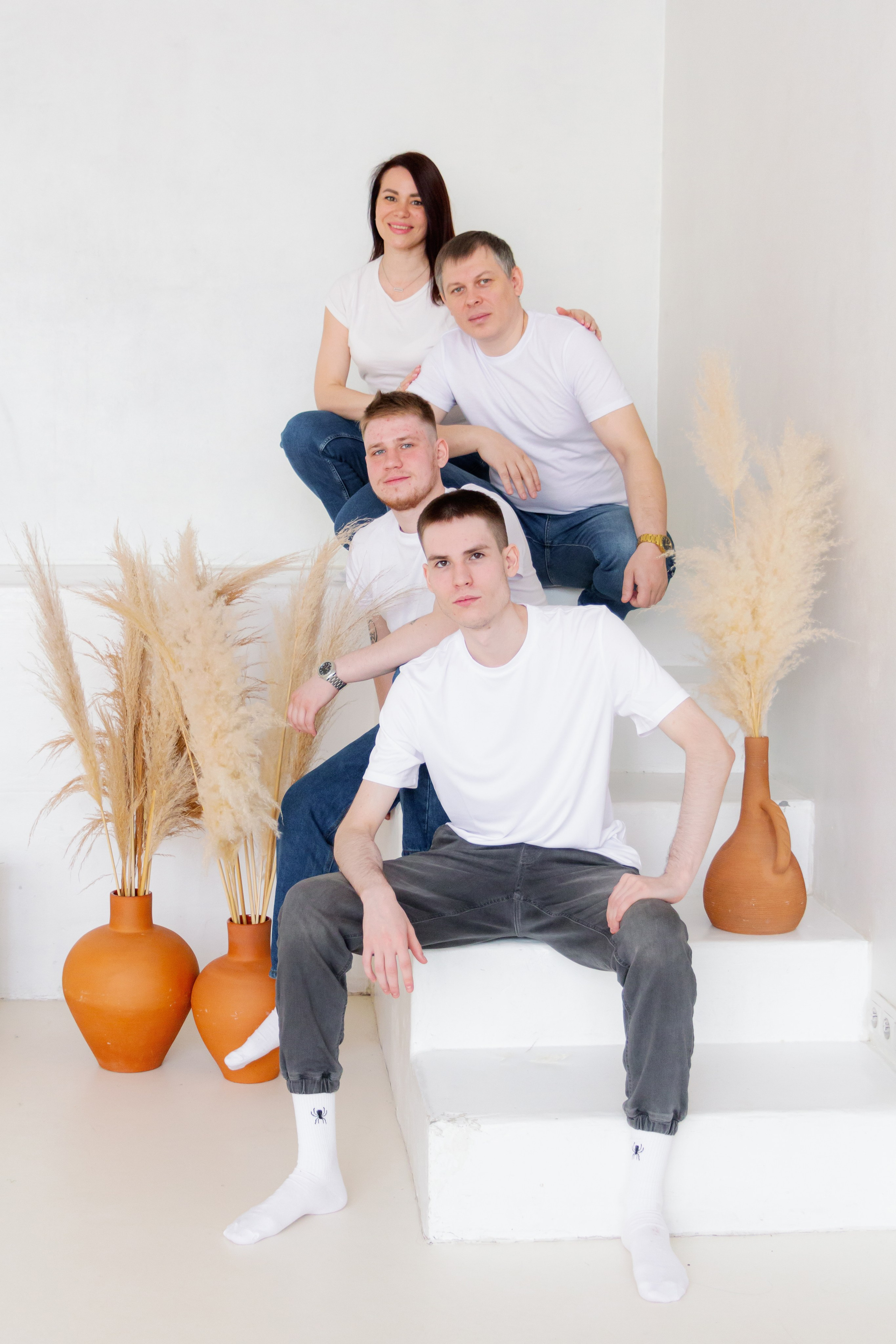 Две сестры. Две семьи. Одна любовь. Семейная фотосессия в студии, Екатеринбург. Фотограф в Екатеринбурге Пойгина Елена