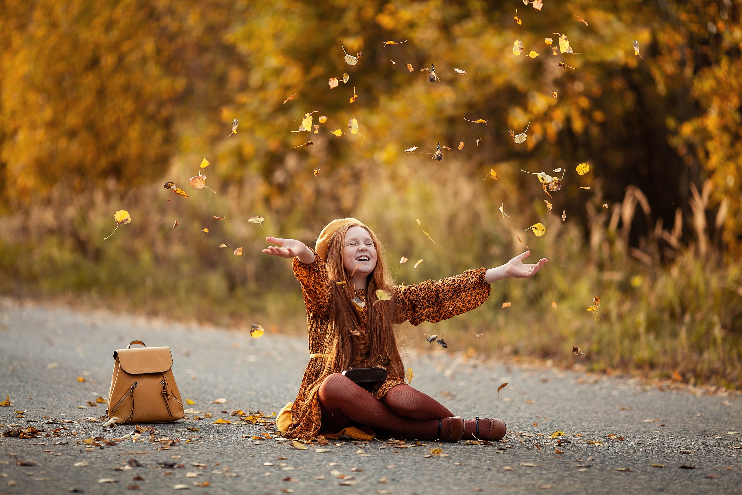 Осенняя съемка с листьями