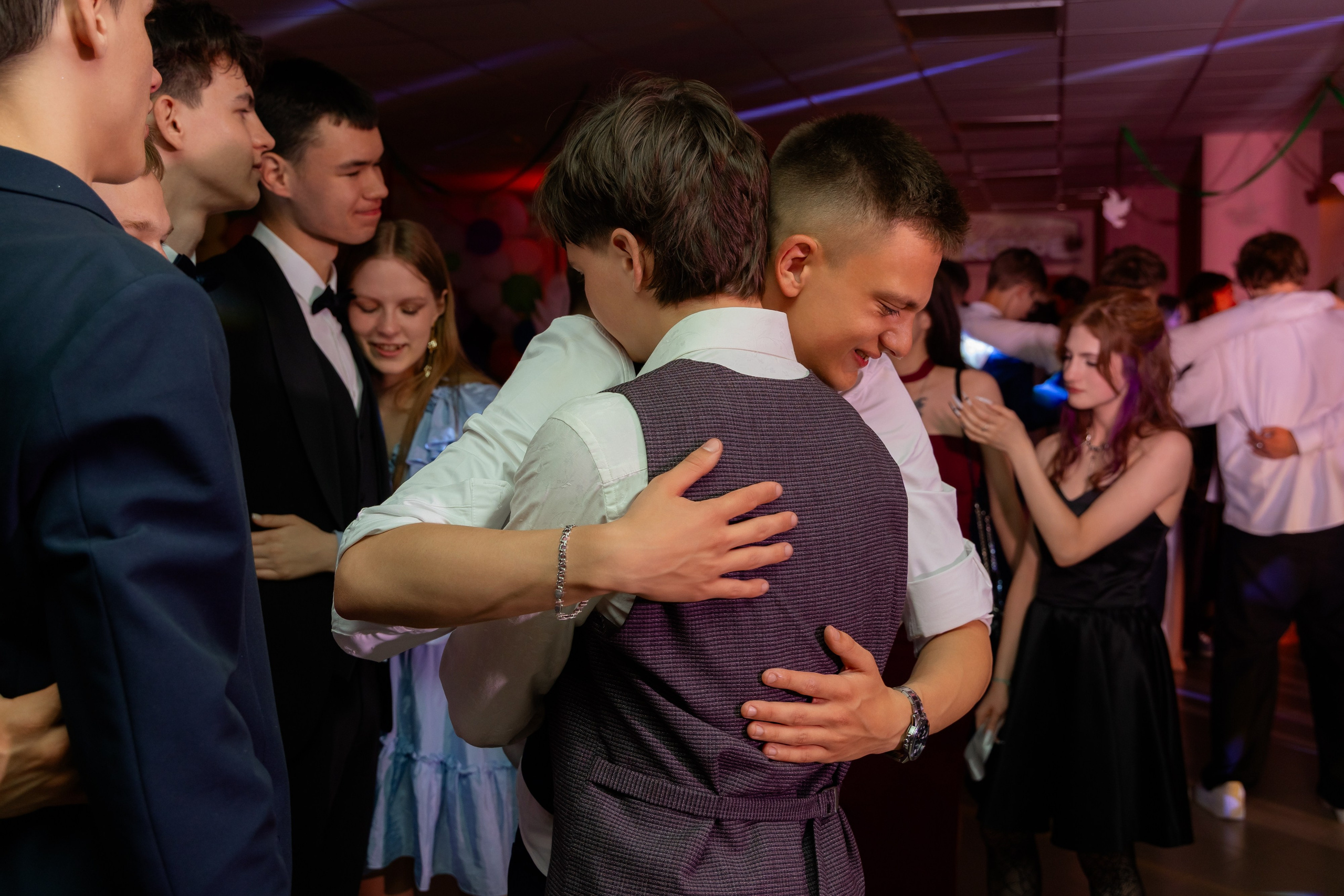 Школьный выпускной 2025 год в Минске, Беларуси. Свадебный фотограф в Минске/Беларуси Сергей Спиридонов