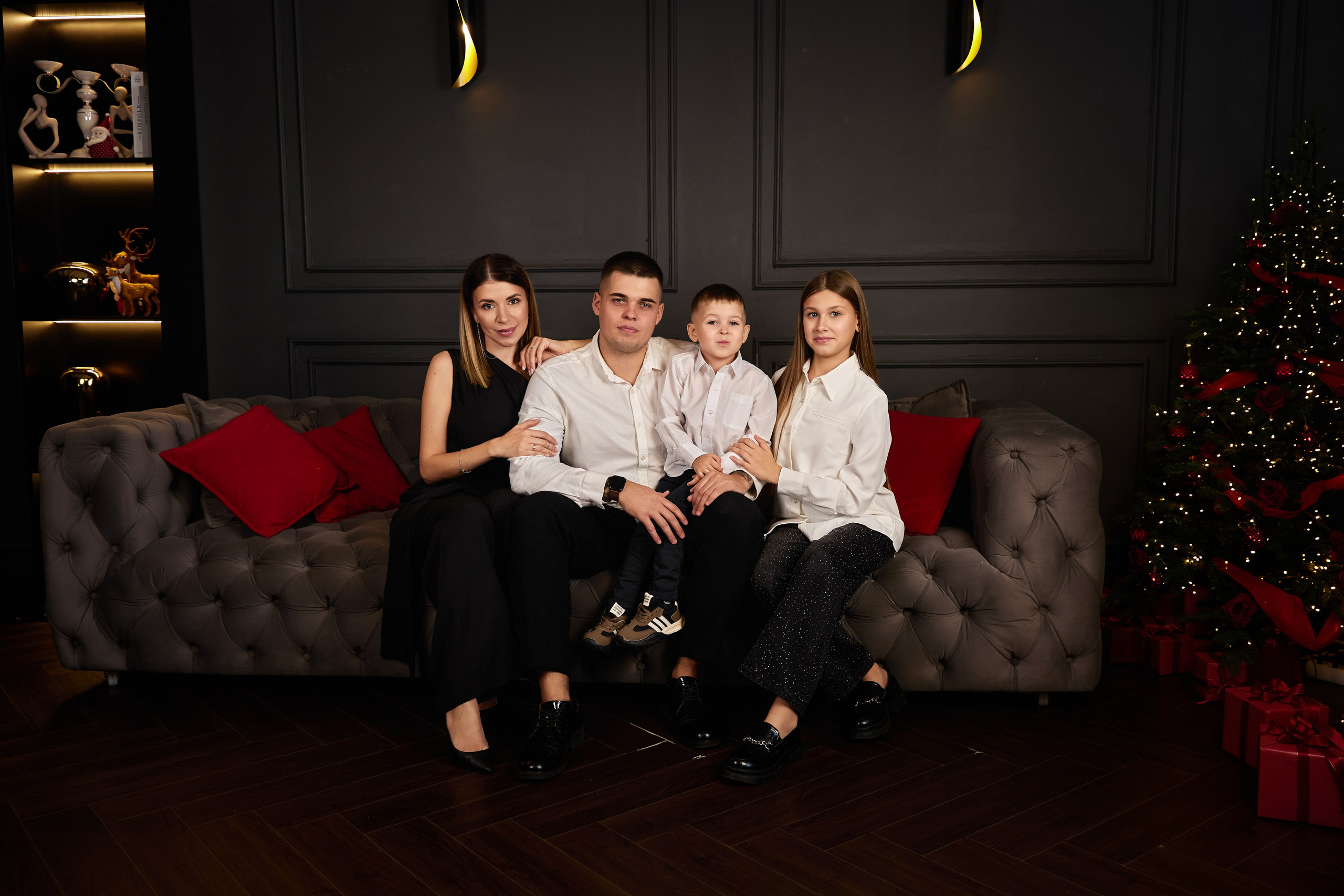 Марина с семьей. Фотограф женского портрета, беременности и материнства Харькова Елена