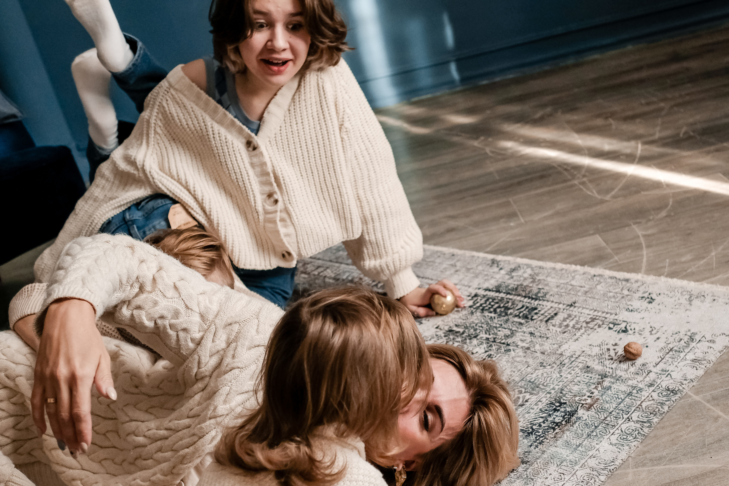 Новогодняя фотосъемка в студии в стиле лайфстайл с маленькими детьми. Фотограф в городе Астрахань Ольга Лазиева