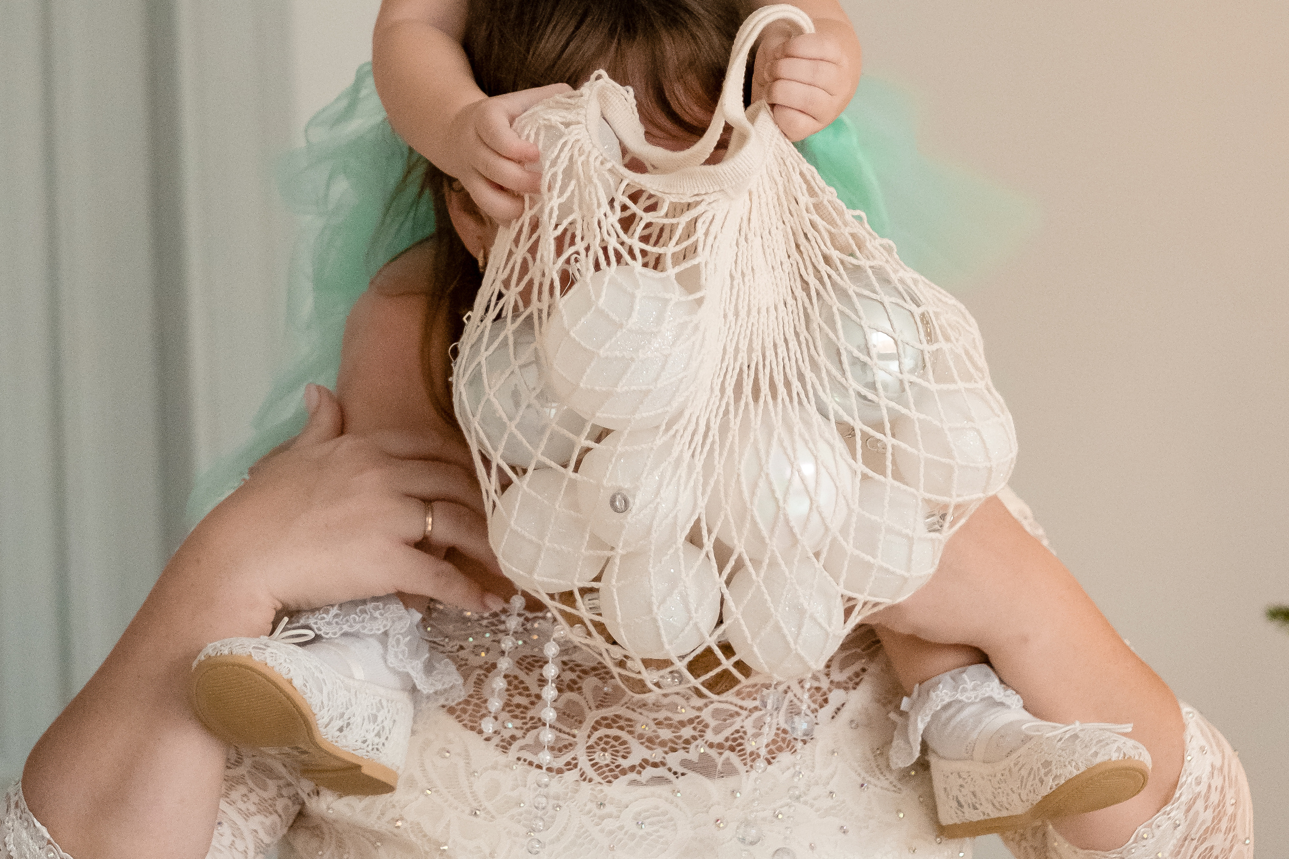 Новогодняя фотосъемка в студии в стиле лайфстайл с маленькими детьми. Фотограф в городе Астрахань Ольга Лазиева