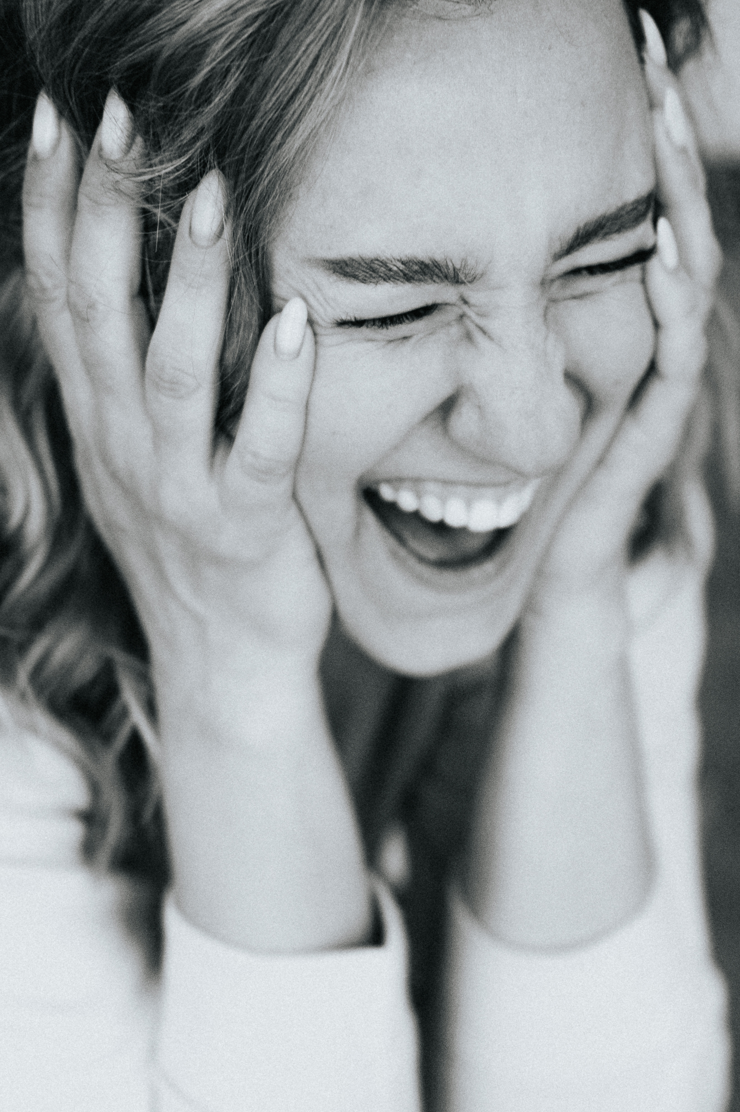 эмоциональный женский портрет чб