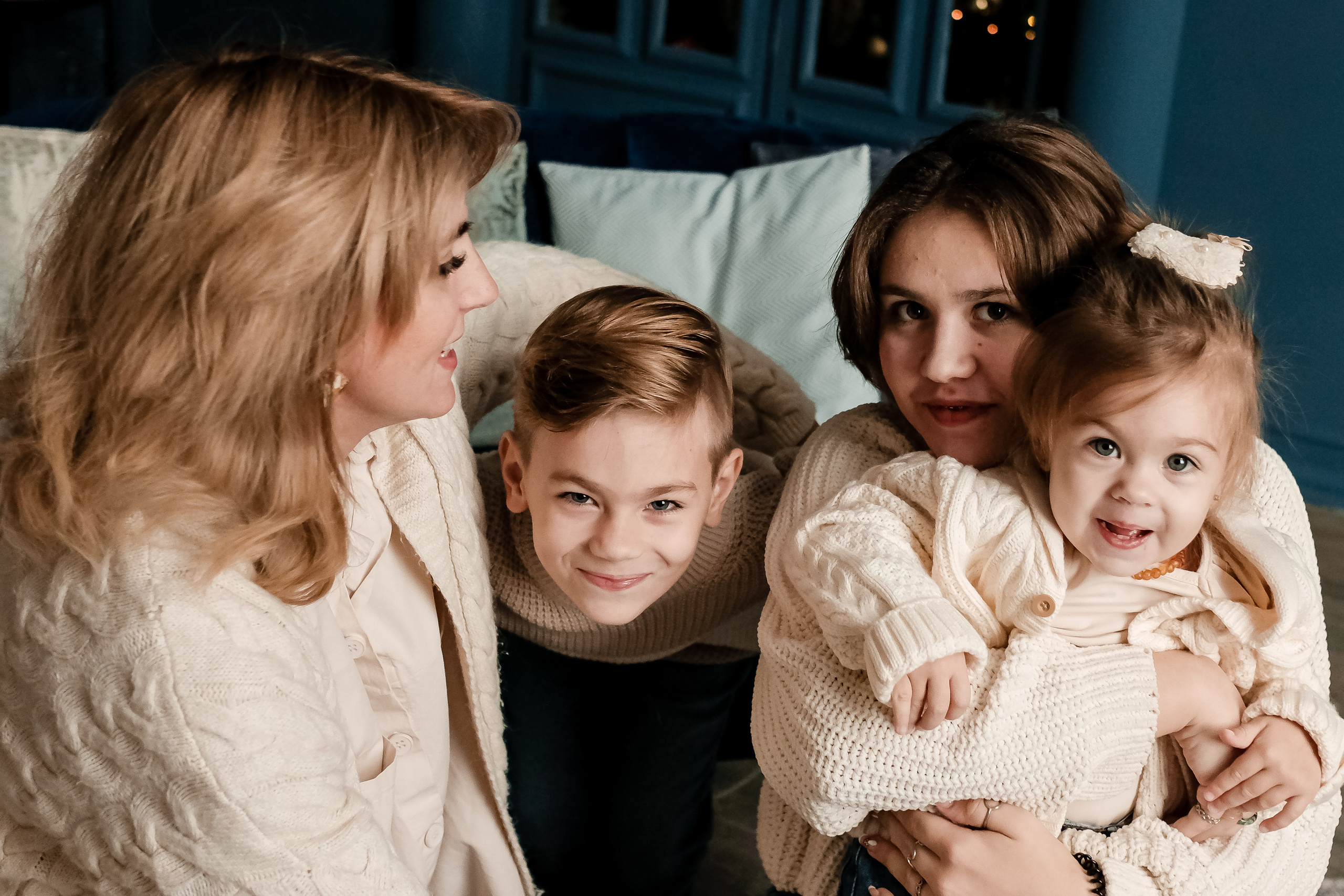 Новогодняя фотосъемка в студии в стиле лайфстайл с маленькими детьми. Фотограф в городе Астрахань Ольга Лазиева