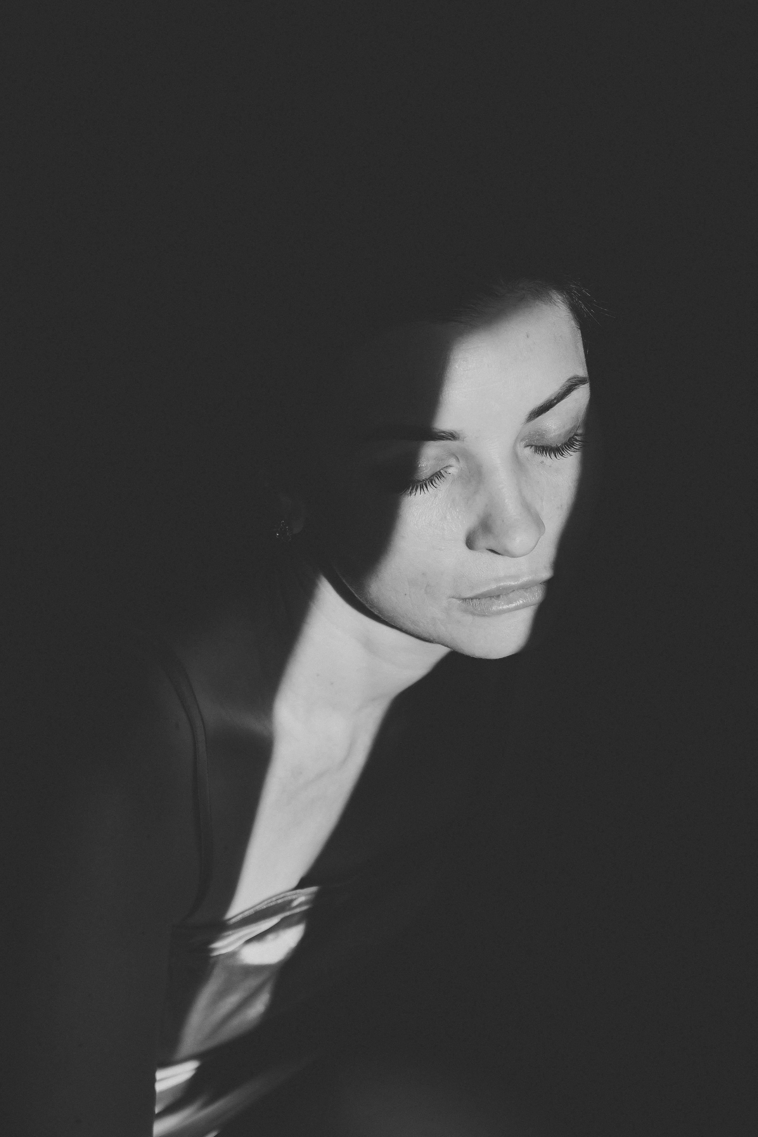 женский портрет чб