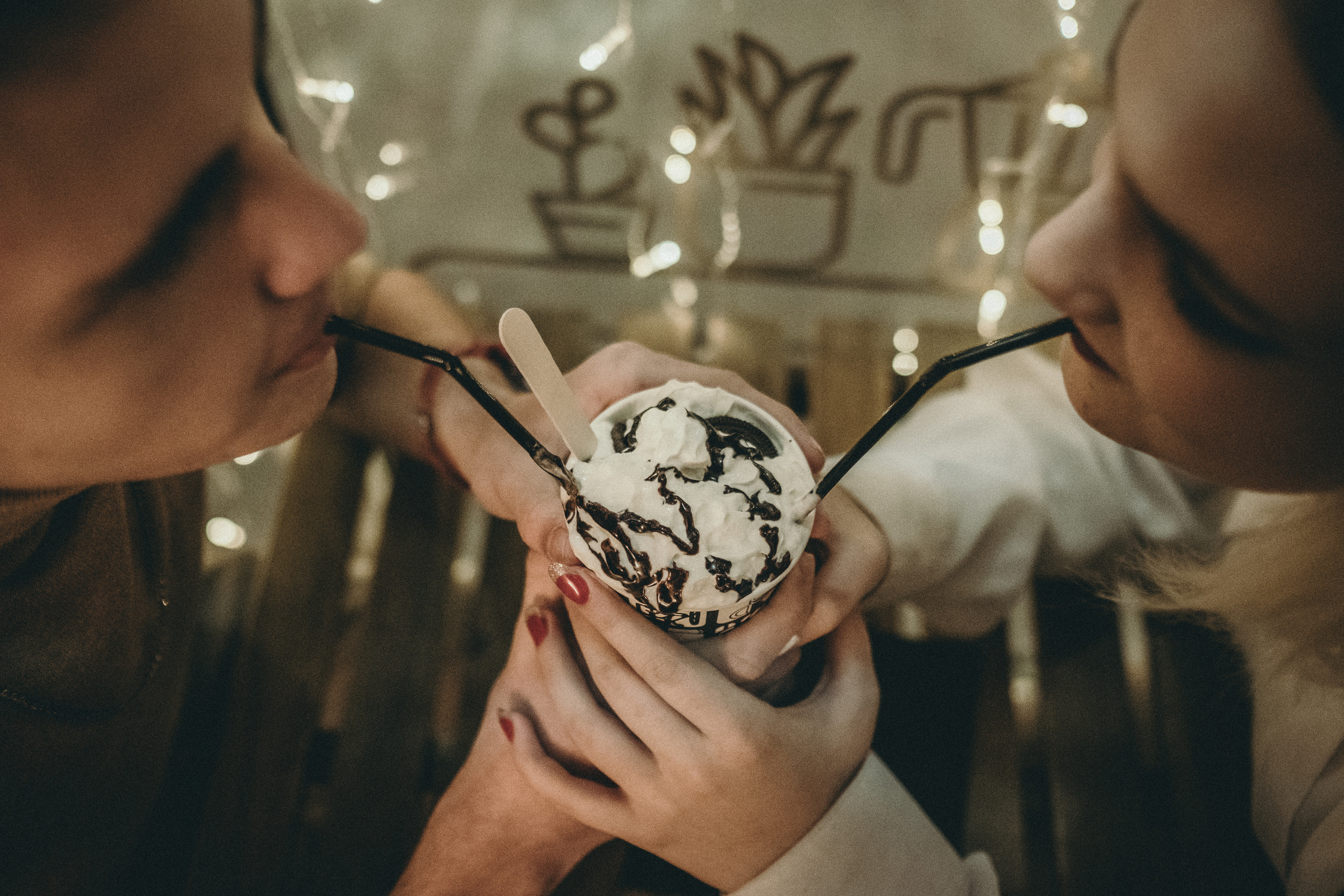 Фотоистория первой любви, первых чувств в кафе. Фотограф в городе Астрахань Ольга Лазиева