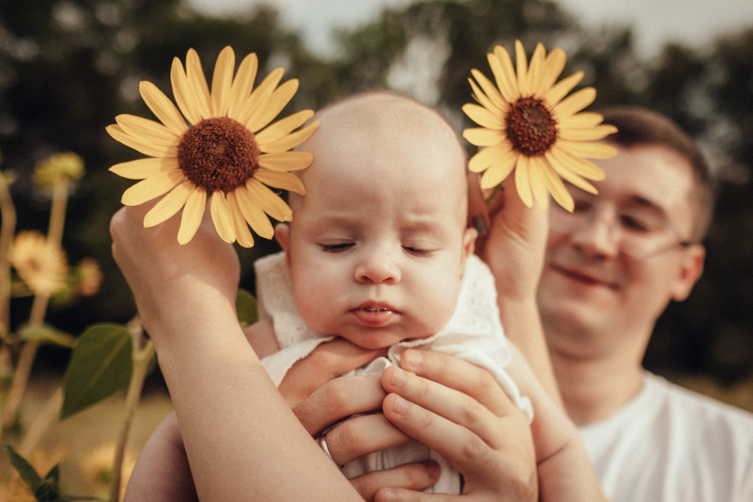 Семейная фотосессия с младенцем на природе летом. Фотограф в городе Астрахань Ольга Лазиева