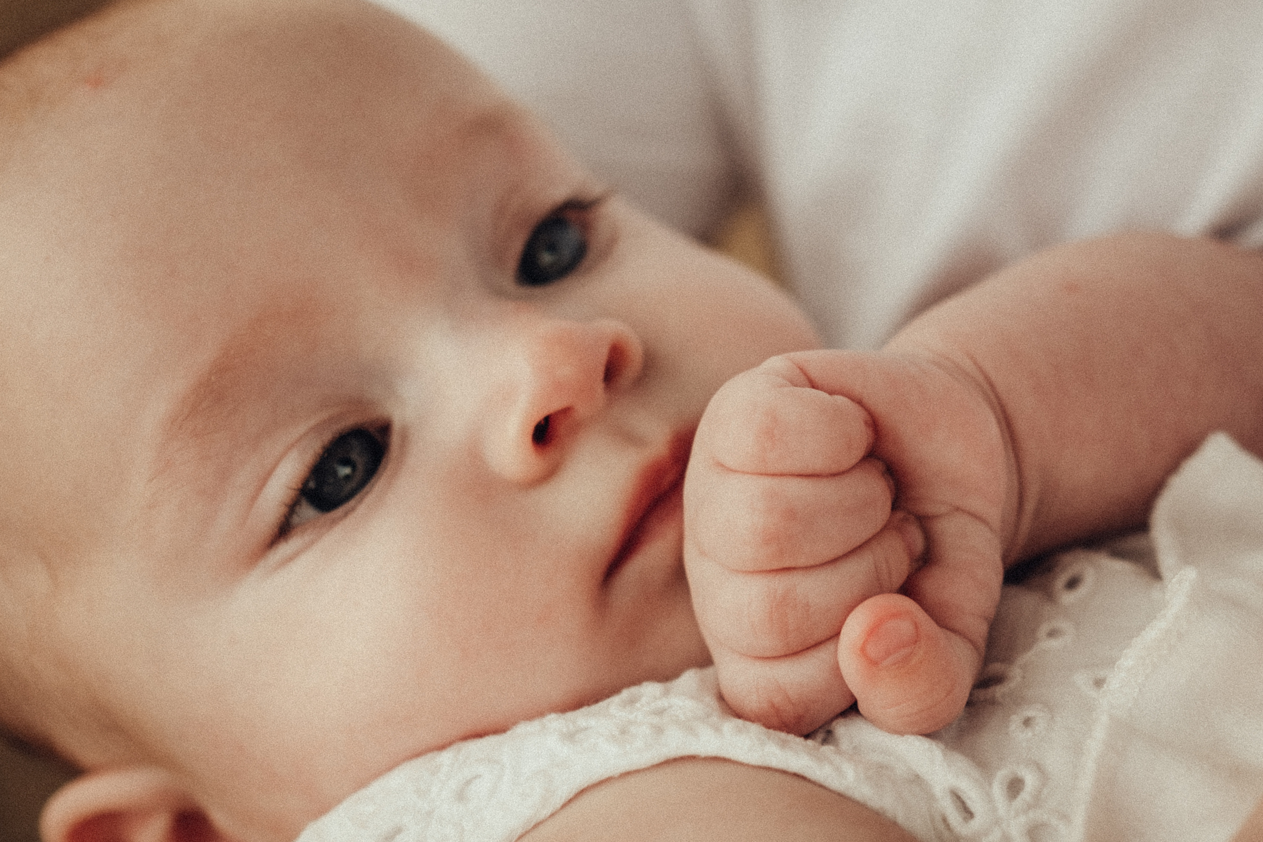 Семейная фотосессия с младенцем на природе летом. Фотограф в городе Астрахань Ольга Лазиева