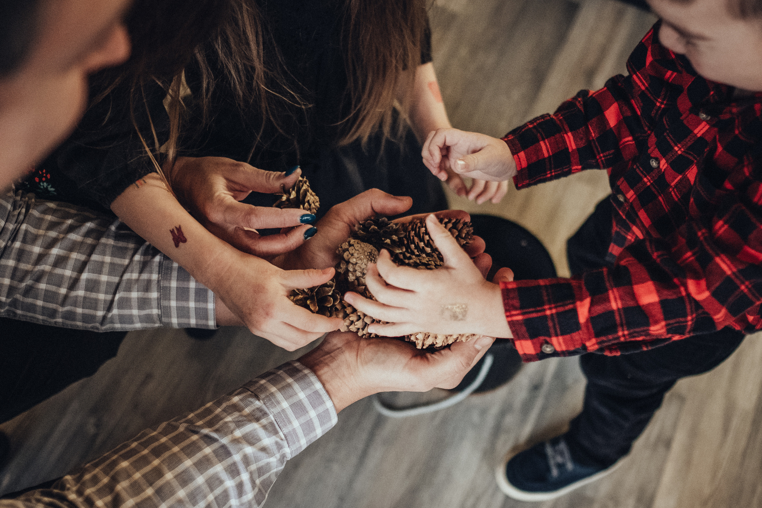 Новогодняя фотосъемка в студии в стиле лайфстайл с маленькими детьми. Фотограф в городе Астрахань Ольга Лазиева