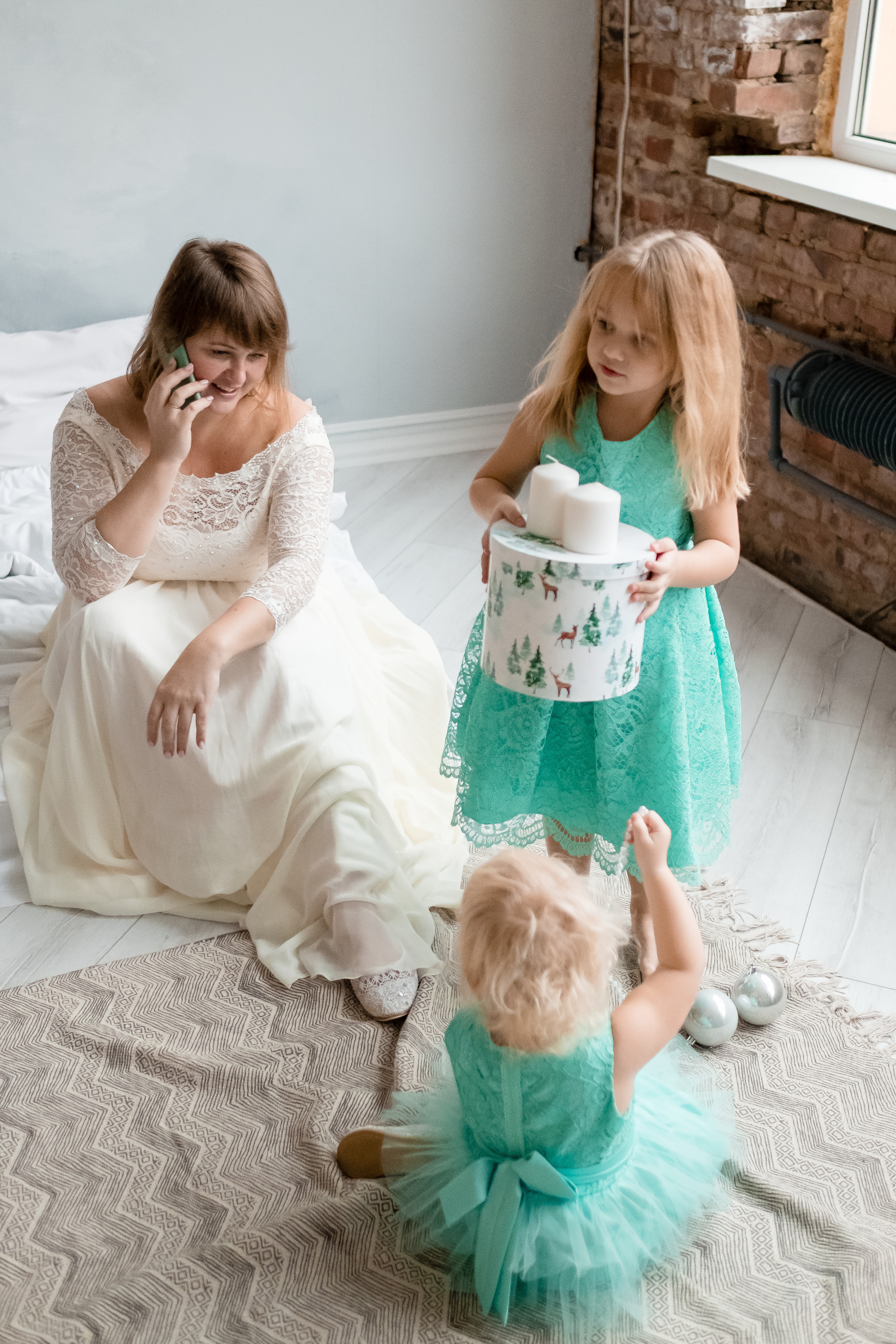 Новогодняя фотосъемка в студии в стиле лайфстайл с маленькими детьми. Фотограф в городе Астрахань Ольга Лазиева