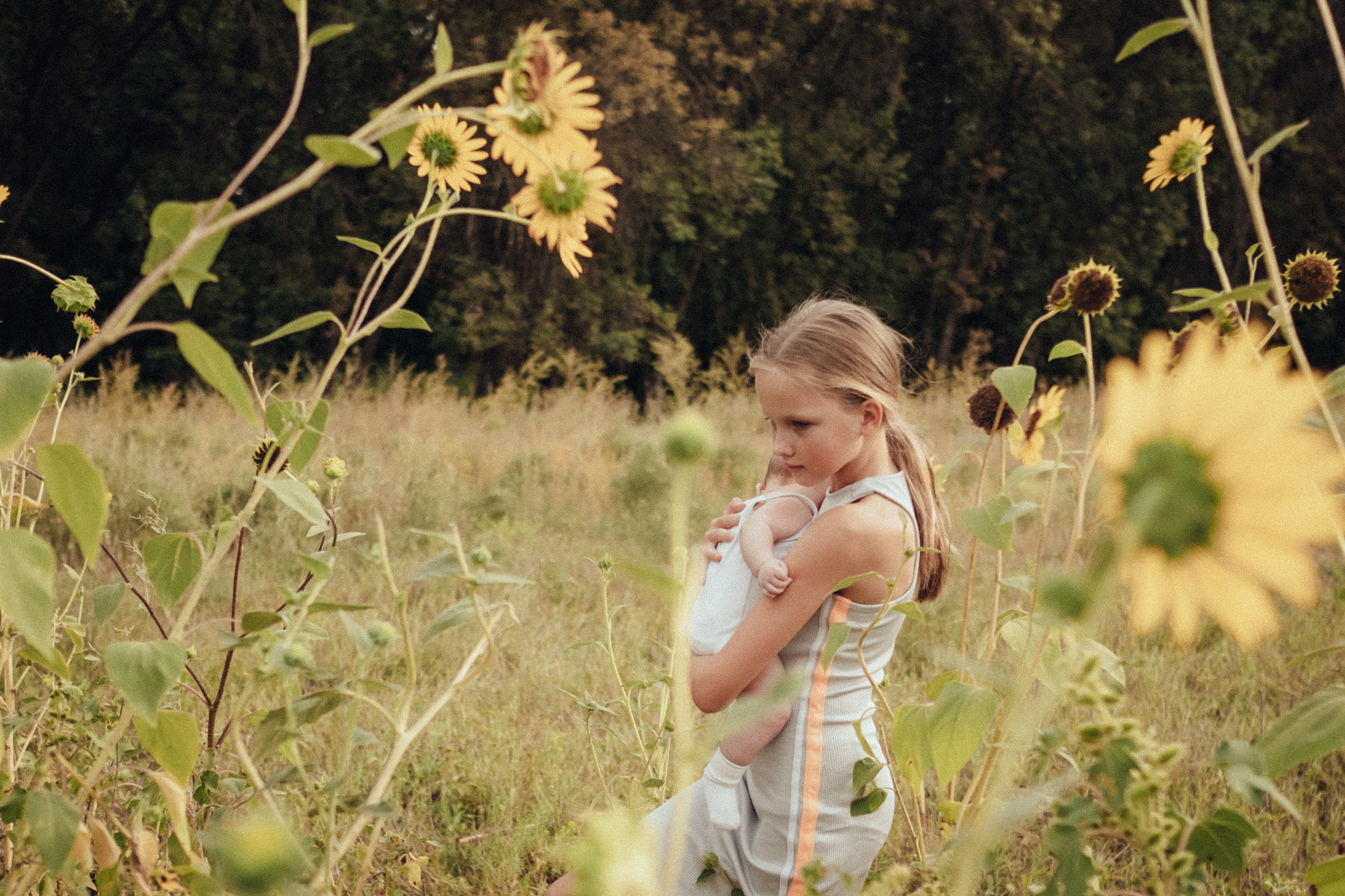 Семейная фотосессия с младенцем на природе летом. Фотограф в городе Астрахань Ольга Лазиева