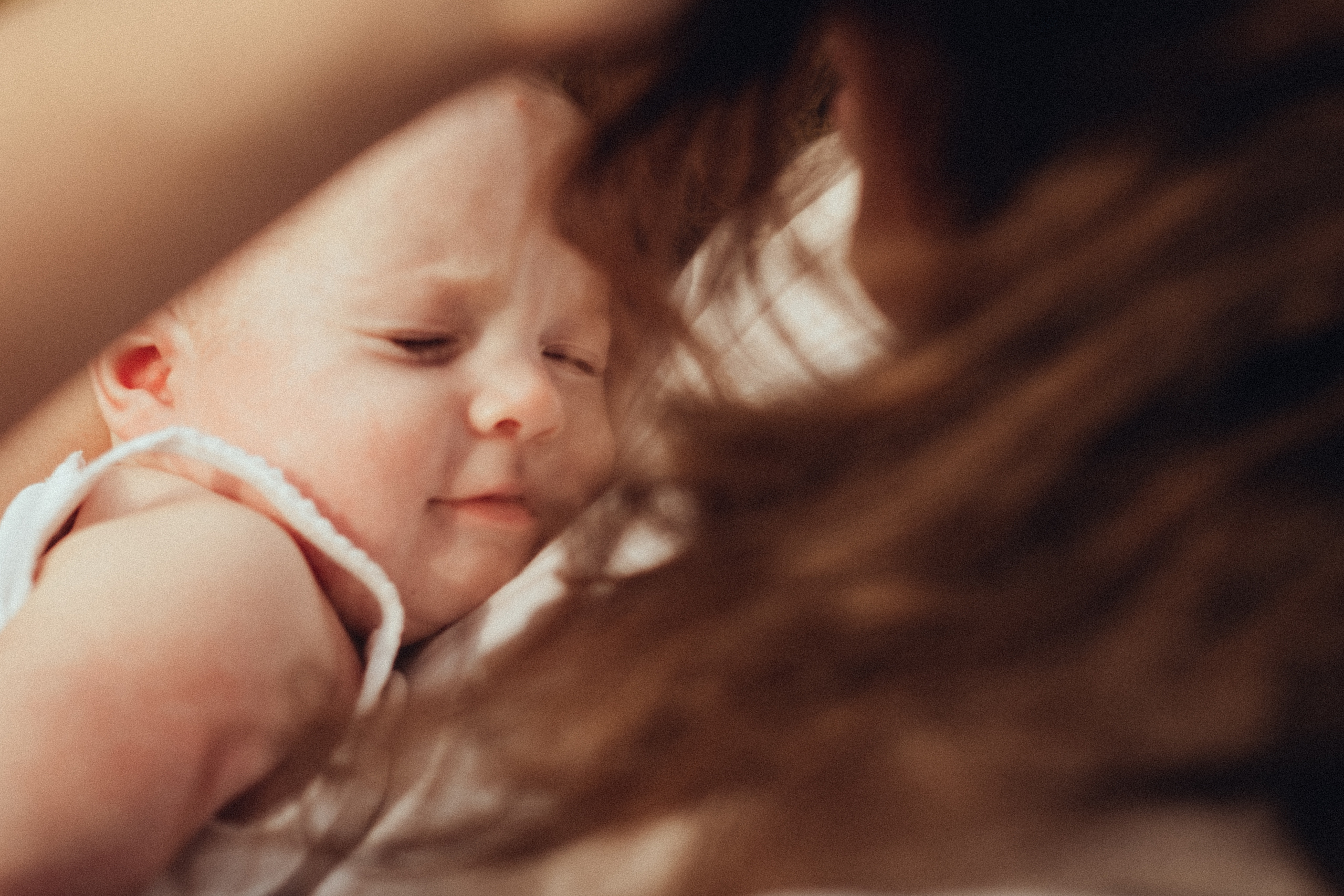 Семейная фотосессия с младенцем на природе летом. Фотограф в городе Астрахань Ольга Лазиева