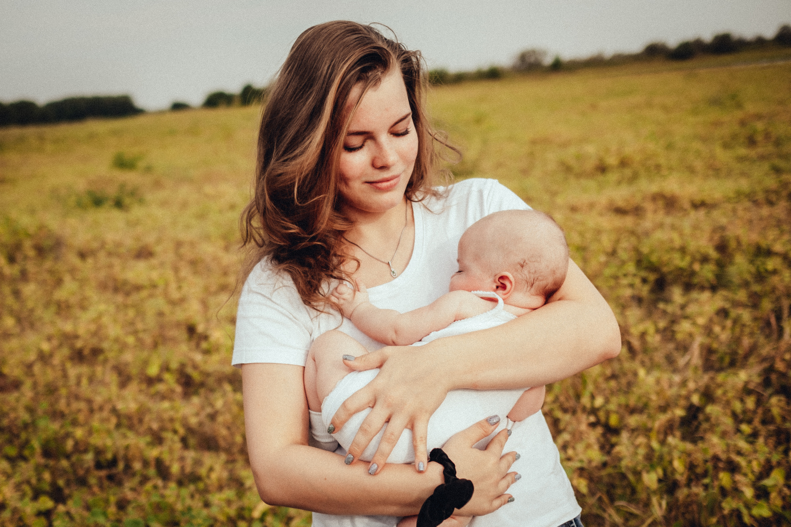 Семейная фотосессия с младенцем на природе летом. Фотограф в городе Астрахань Ольга Лазиева