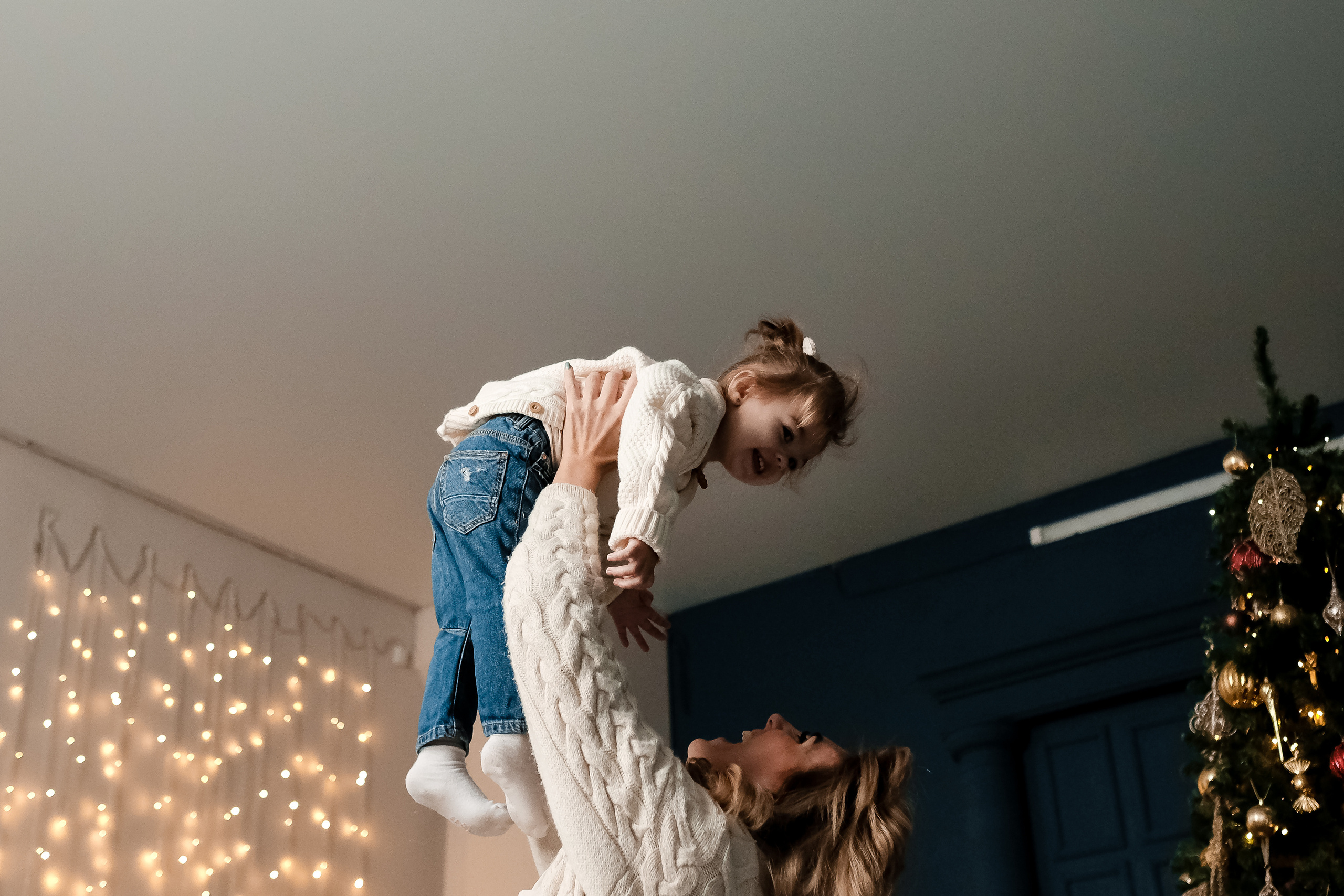 Новогодняя фотосъемка в студии в стиле лайфстайл с маленькими детьми. Фотограф в городе Астрахань Ольга Лазиева