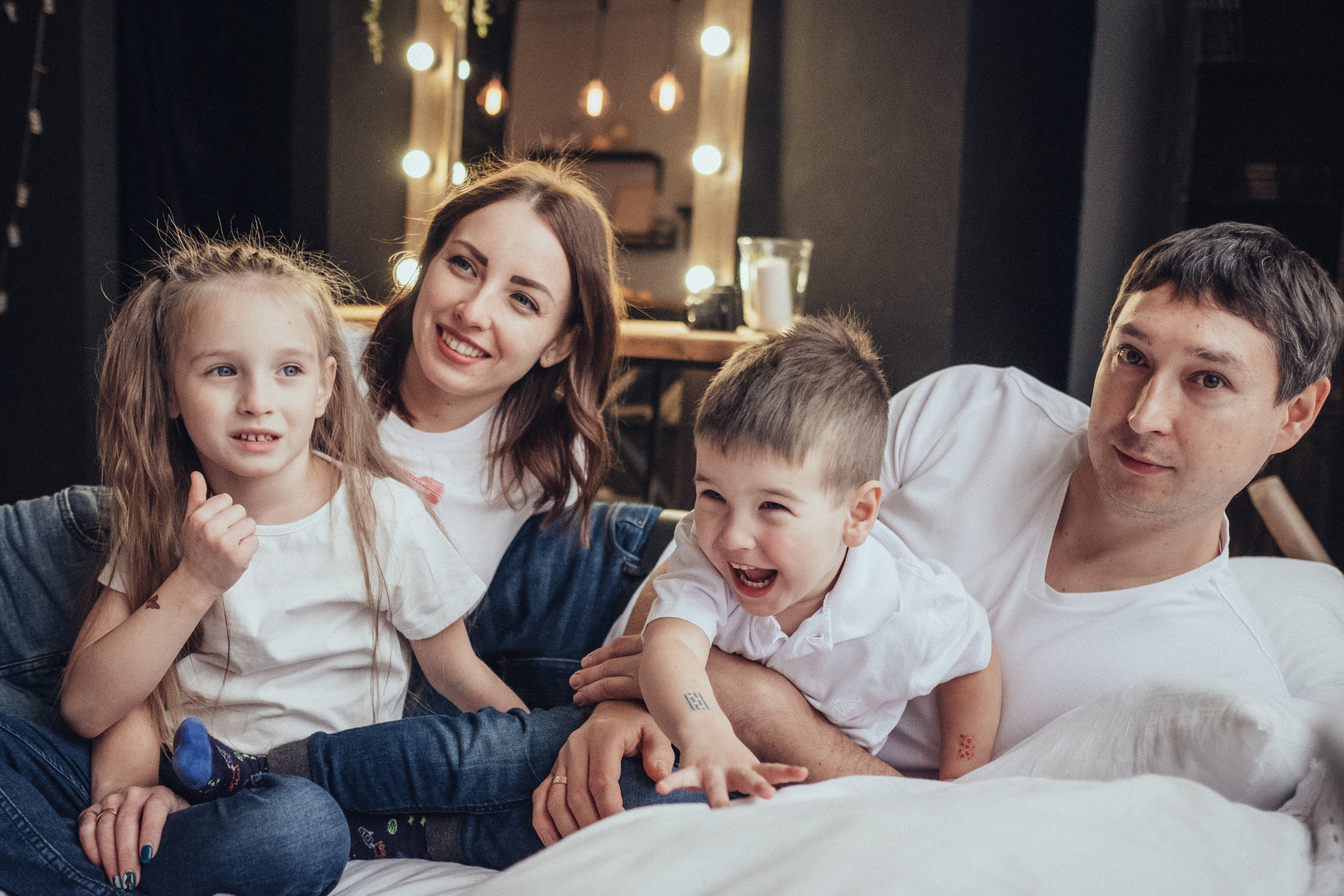 Новогодняя фотосъемка в студии в стиле лайфстайл с маленькими детьми. Фотограф в городе Астрахань Ольга Лазиева