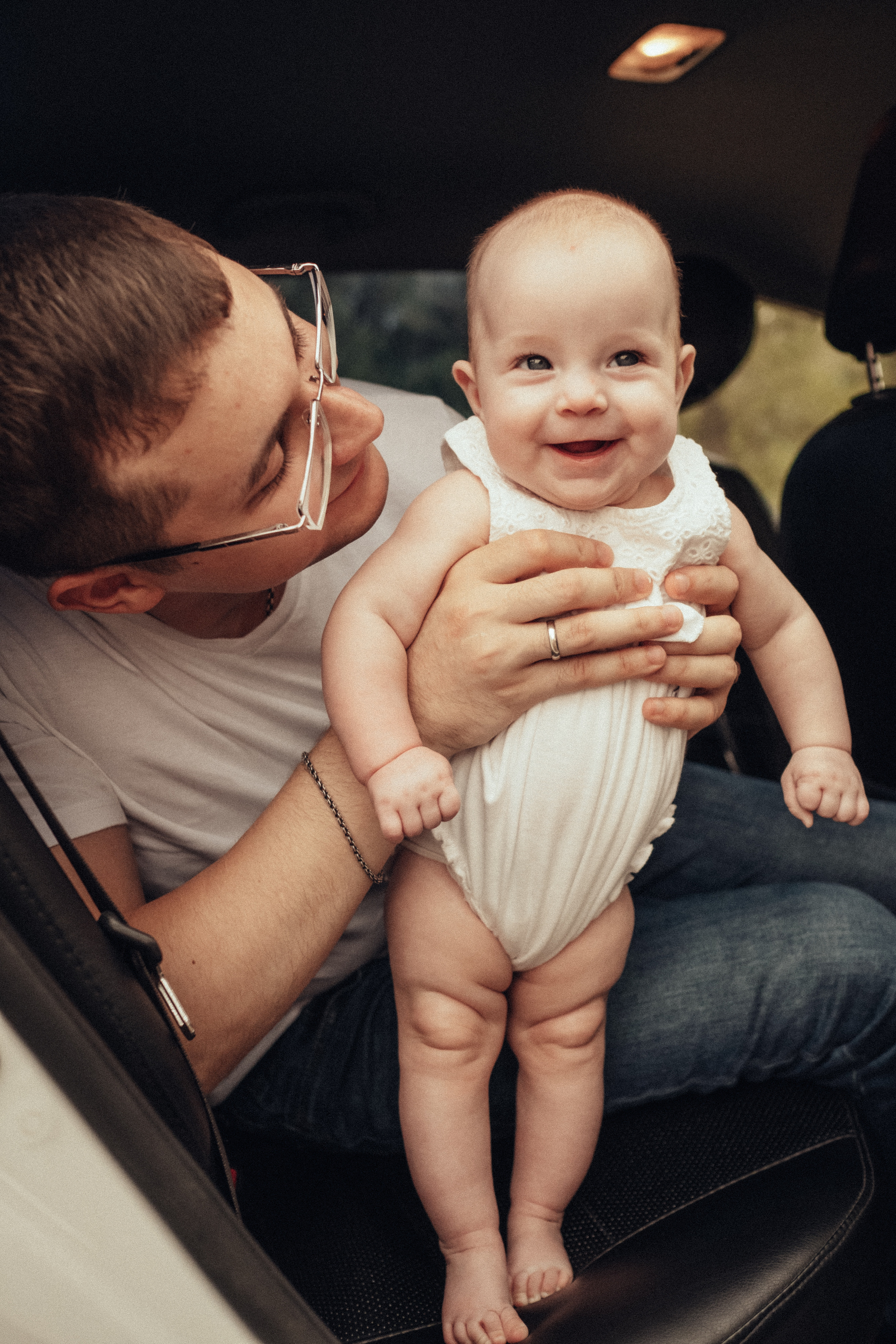 Семейная фотосессия с младенцем на природе летом. Фотограф в городе Астрахань Ольга Лазиева