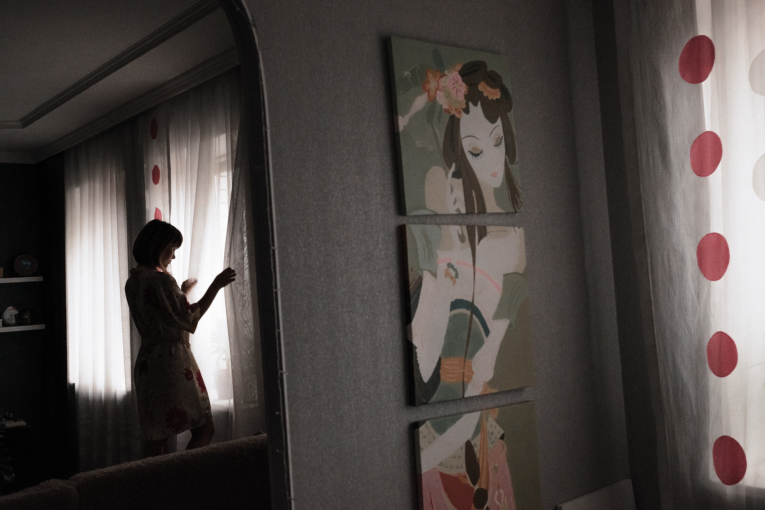 женский портрет в интерьере