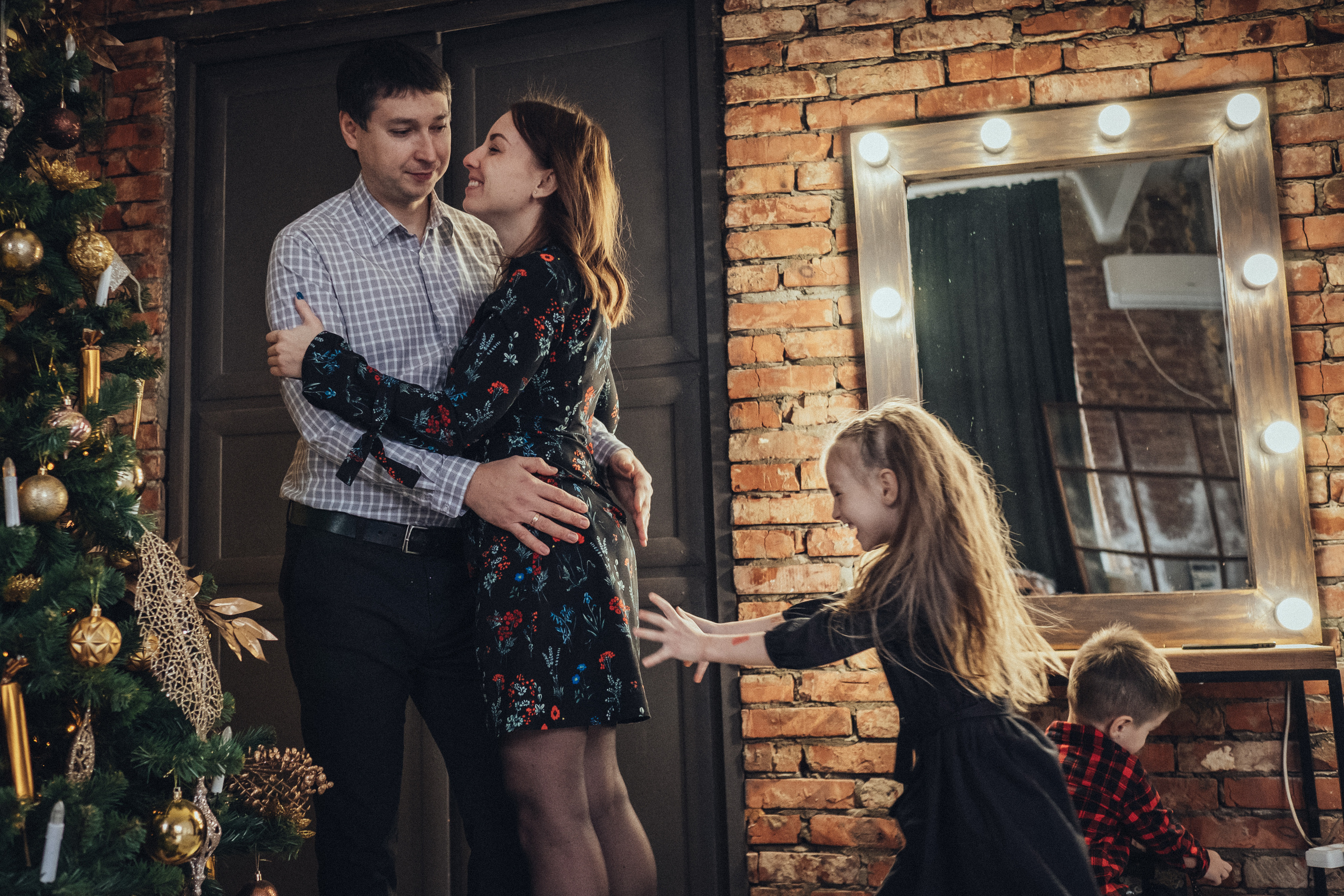 Новогодняя фотосъемка в студии в стиле лайфстайл с маленькими детьми. Фотограф в городе Астрахань Ольга Лазиева