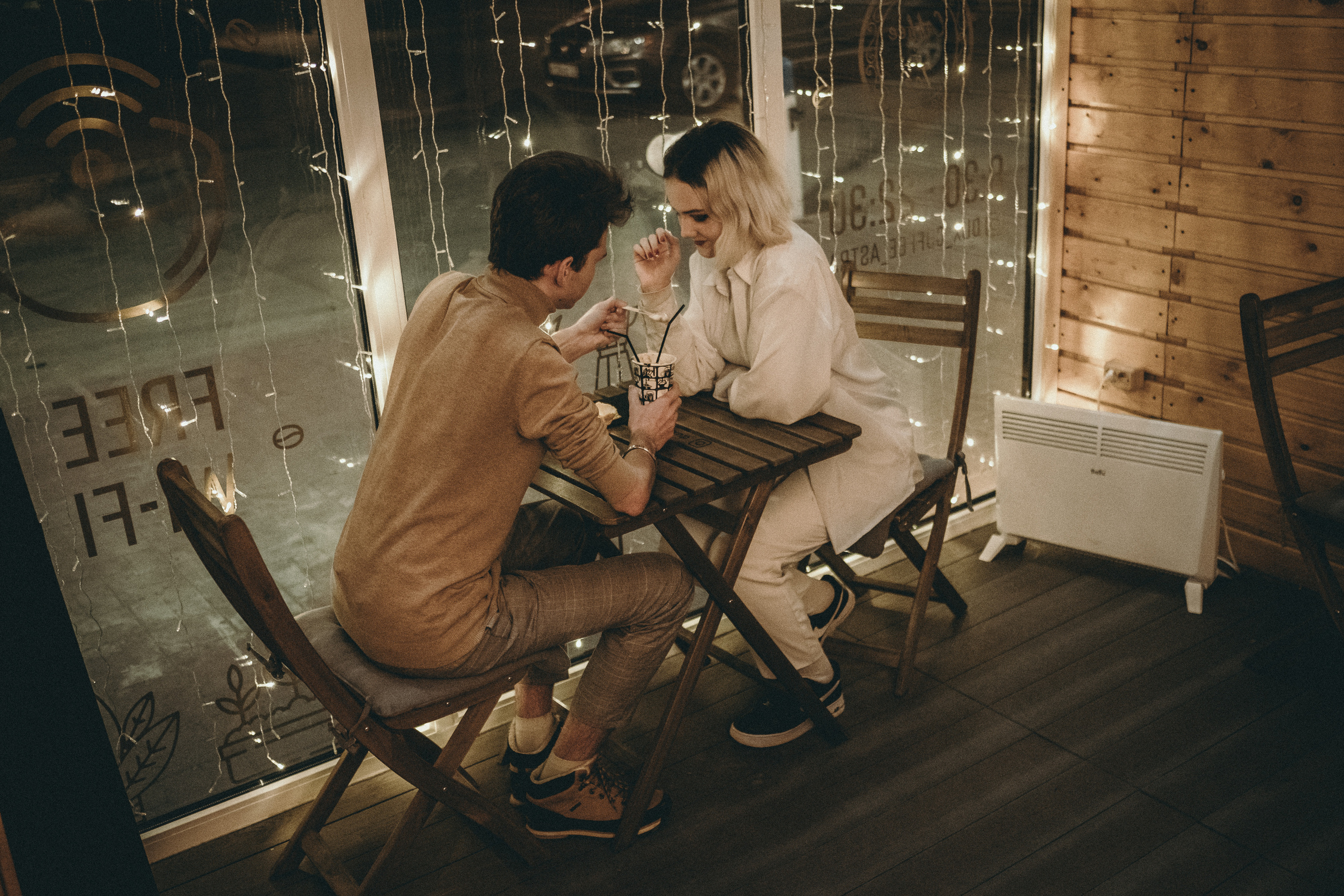 Фотоистория первой любви, первых чувств в кафе. Фотограф в городе Астрахань Ольга Лазиева