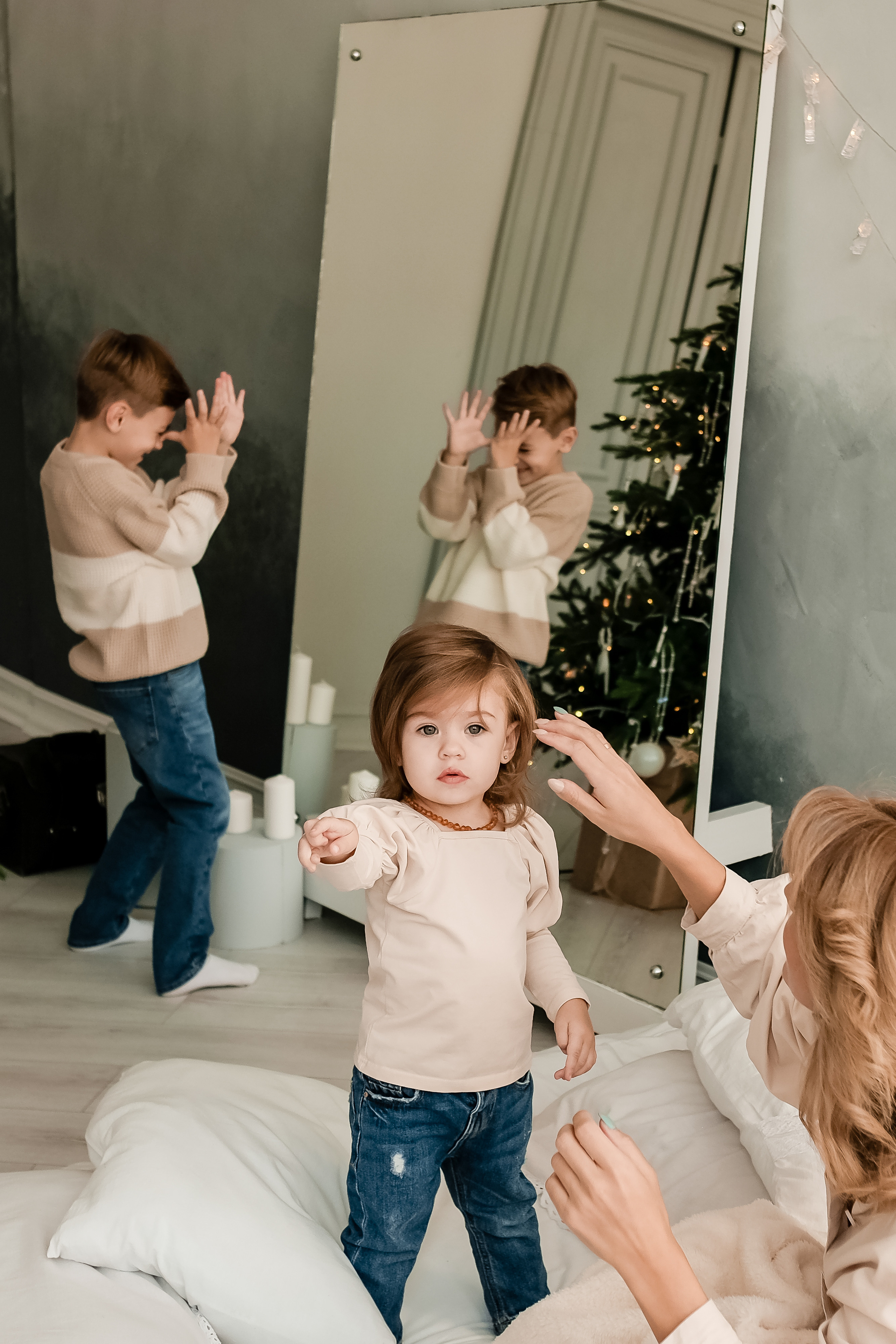 Новогодняя фотосъемка в студии в стиле лайфстайл с маленькими детьми. Фотограф в городе Астрахань Ольга Лазиева