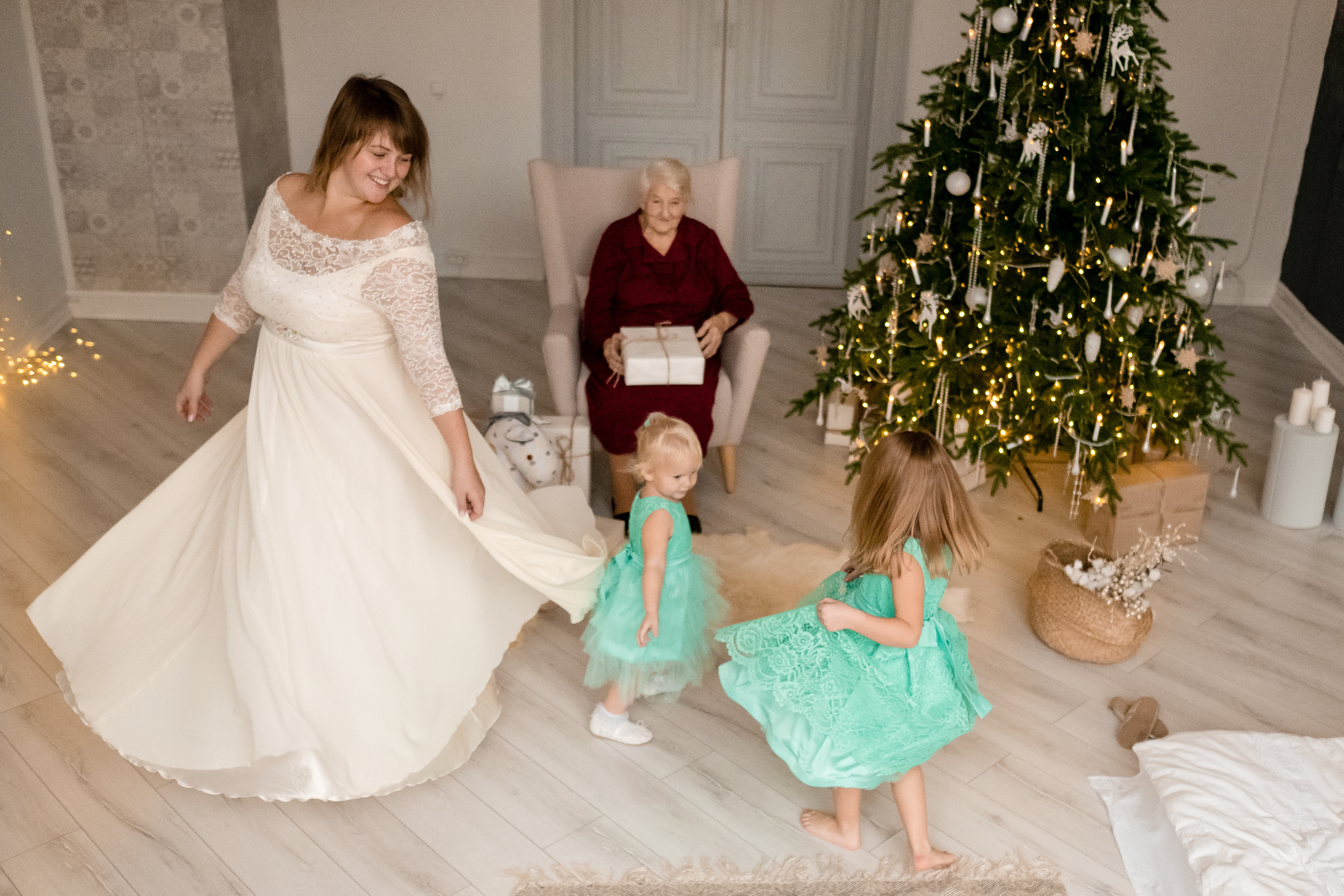 Новогодняя фотосъемка в студии в стиле лайфстайл с маленькими детьми. Фотограф в городе Астрахань Ольга Лазиева