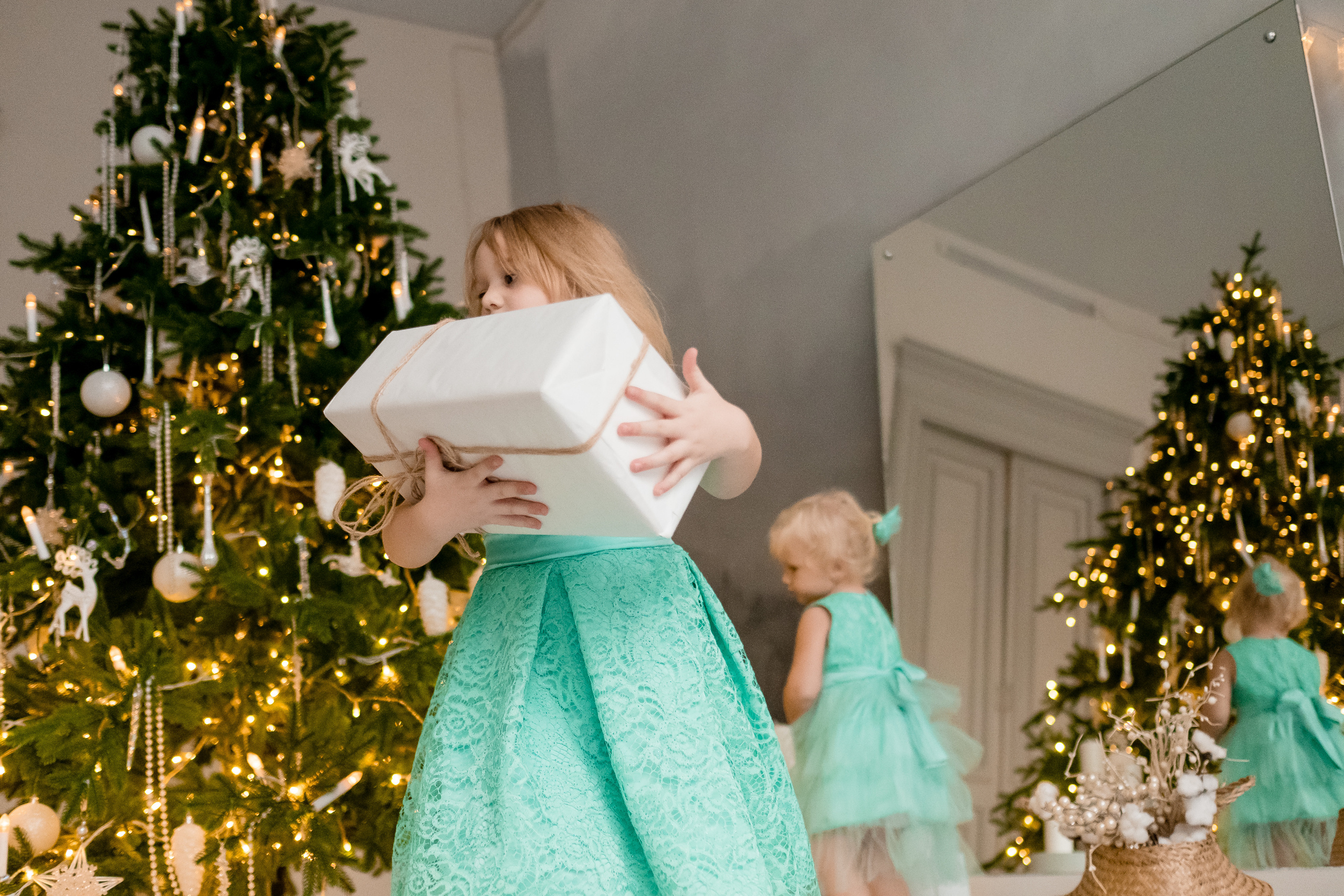 Новогодняя фотосъемка в студии в стиле лайфстайл с маленькими детьми. Фотограф в городе Астрахань Ольга Лазиева