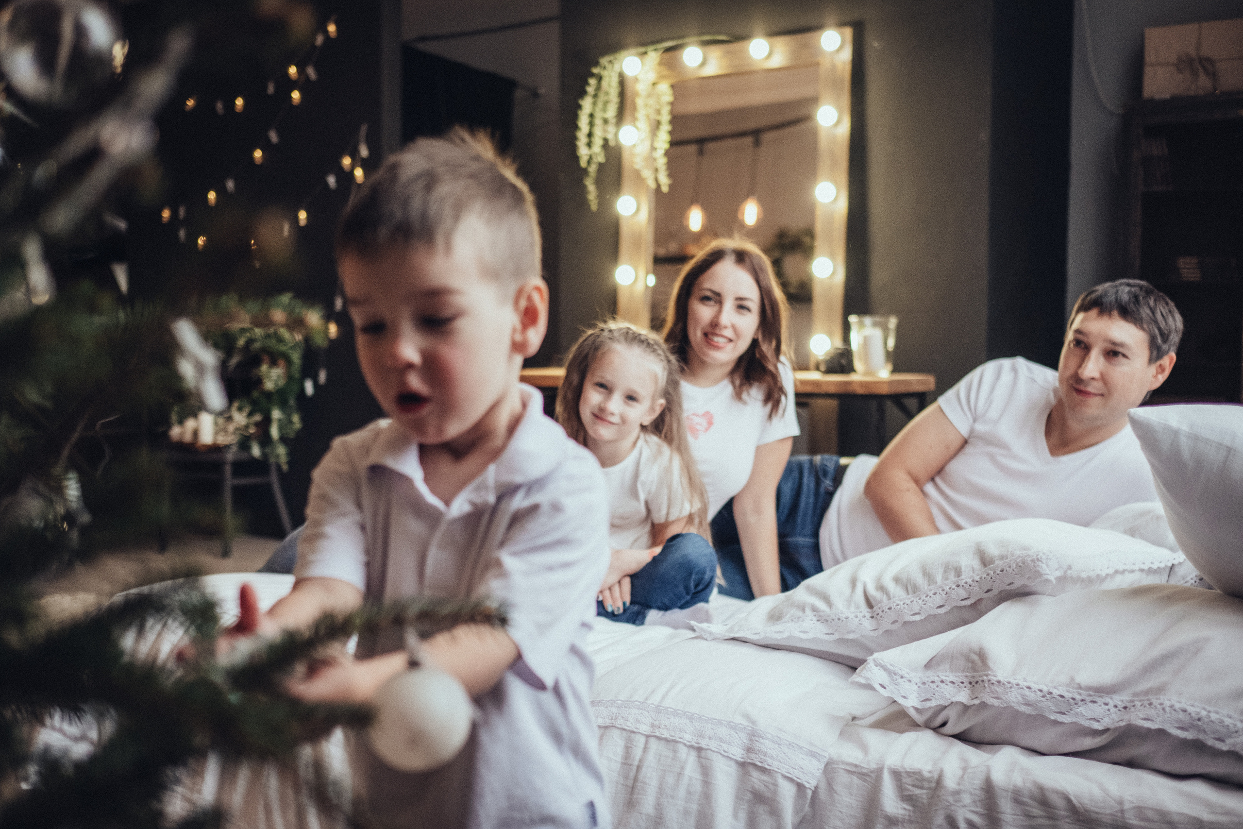 Новогодняя фотосъемка в студии в стиле лайфстайл с маленькими детьми. Фотограф в городе Астрахань Ольга Лазиева