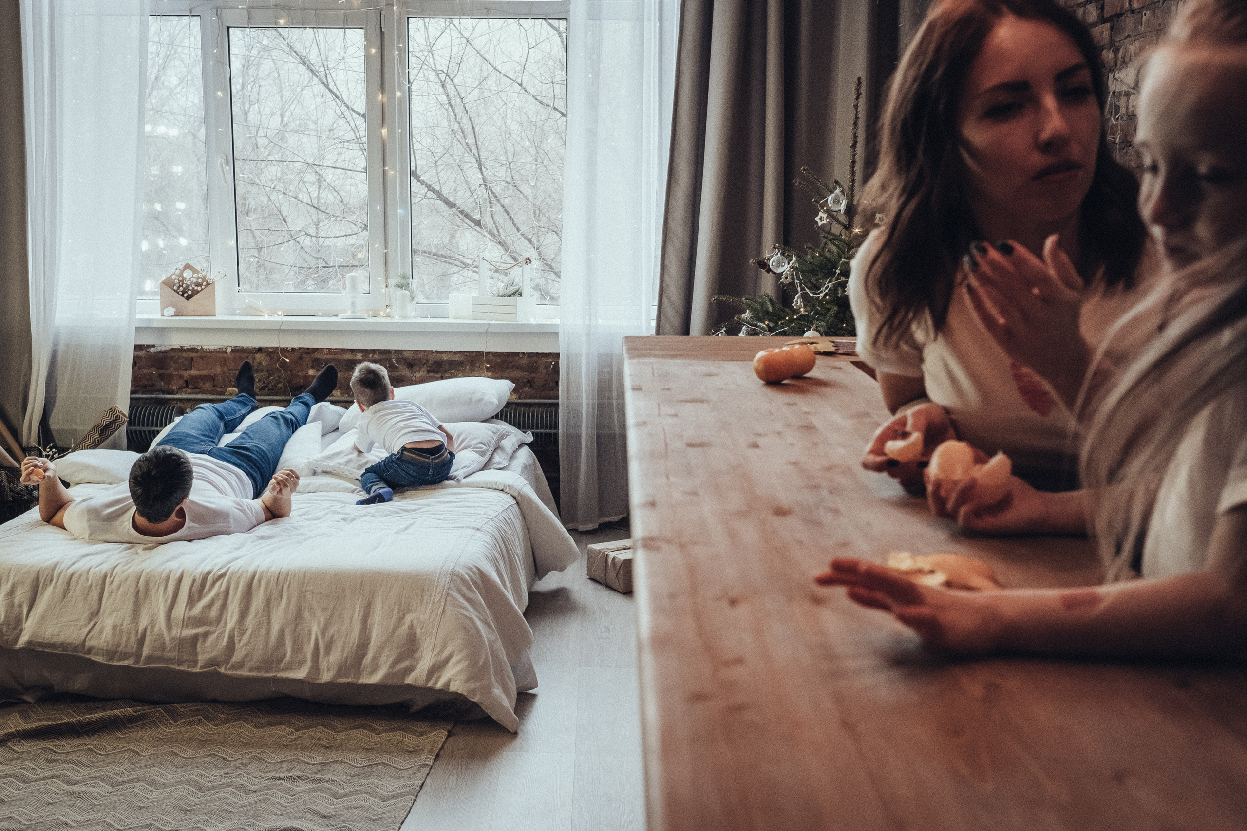 Новогодняя фотосъемка в студии в стиле лайфстайл с маленькими детьми. Фотограф в городе Астрахань Ольга Лазиева