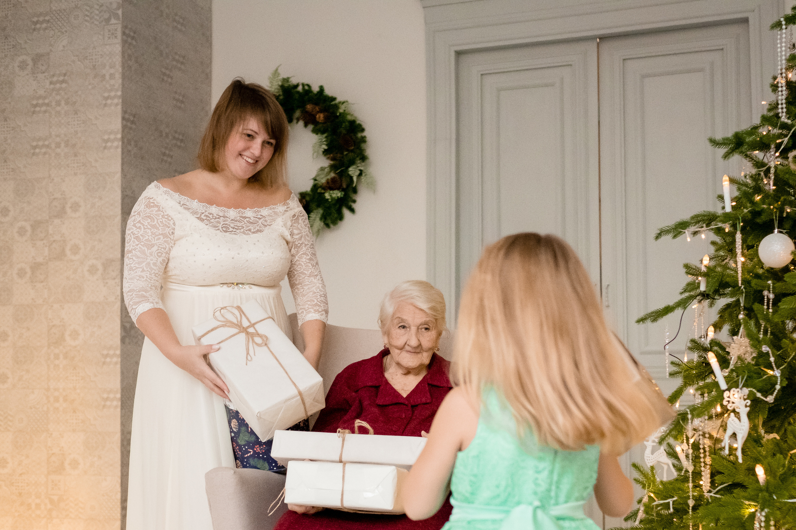 Новогодняя фотосъемка в студии в стиле лайфстайл с маленькими детьми. Фотограф в городе Астрахань Ольга Лазиева